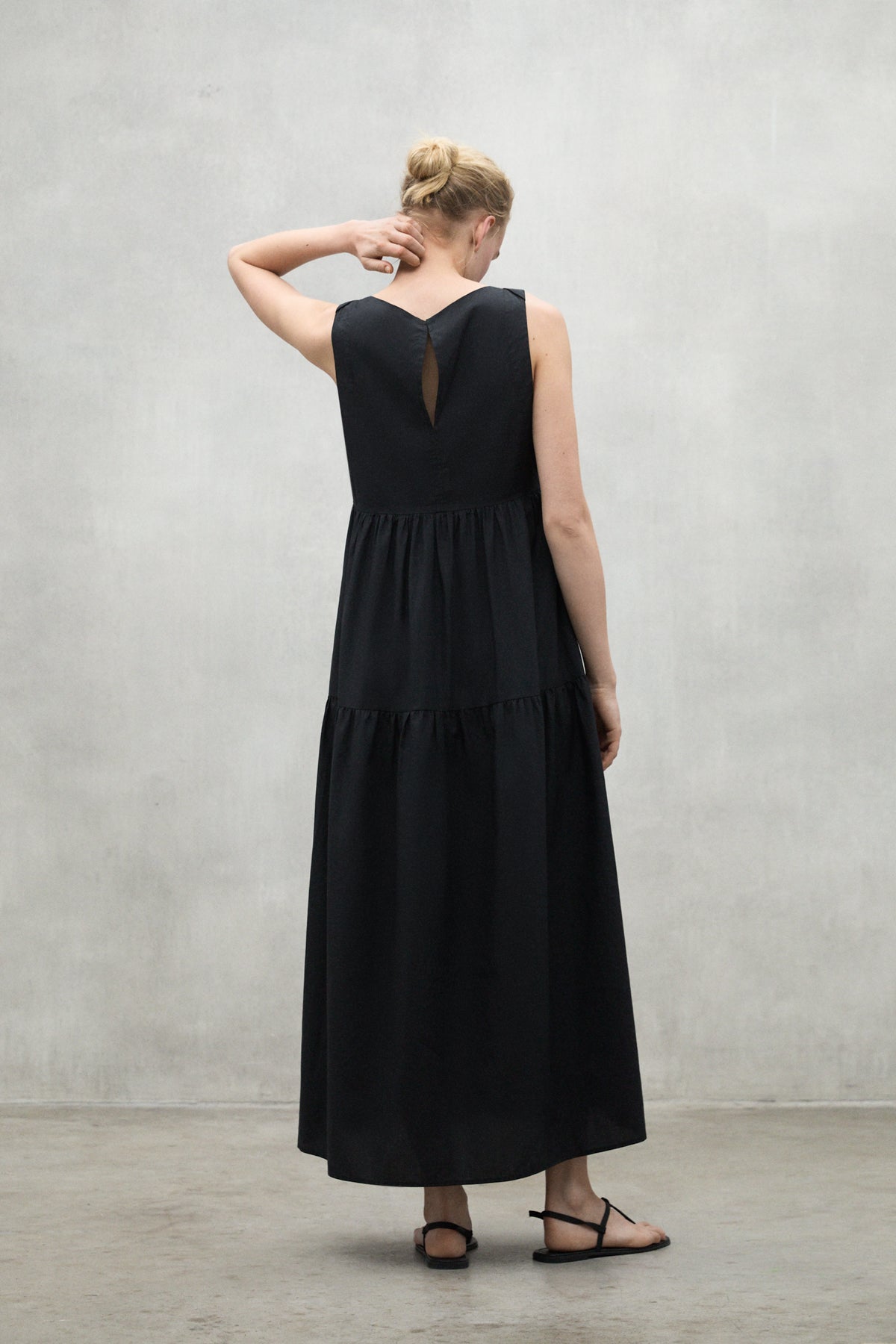 ecoalf-vestido-bossa-negro-vestido-holgado-de-tencel-modal-con-bolsillos-lateral image 2
