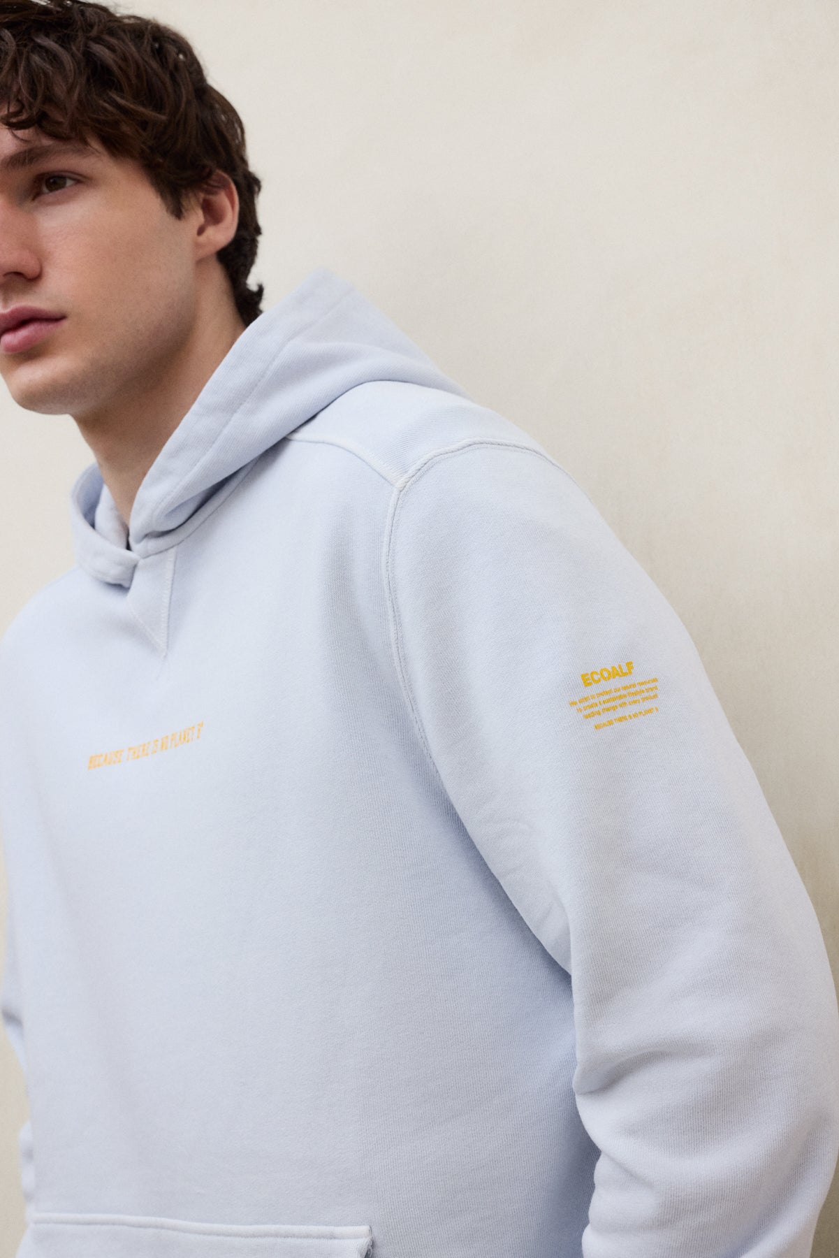 sudadera-ecoalf-barca-azul-claro-de-algod-n-reciclado-con-capucha-para-hombre image 4