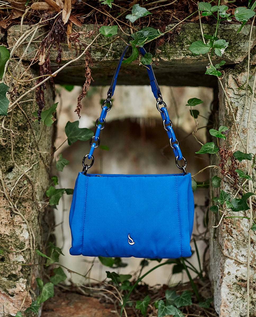 abbacino-bolso-hombro-nylon-azul-con-maxi-cadena image 2