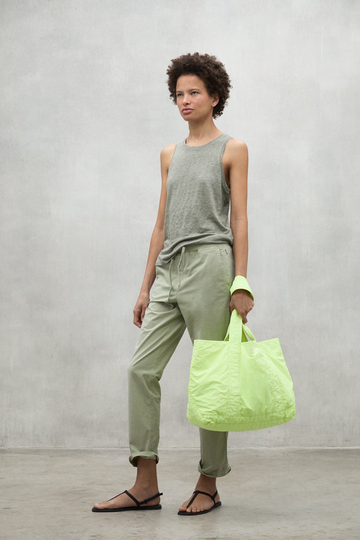 ecoalf-camiseta-halden-khaki-de-mujer image 5