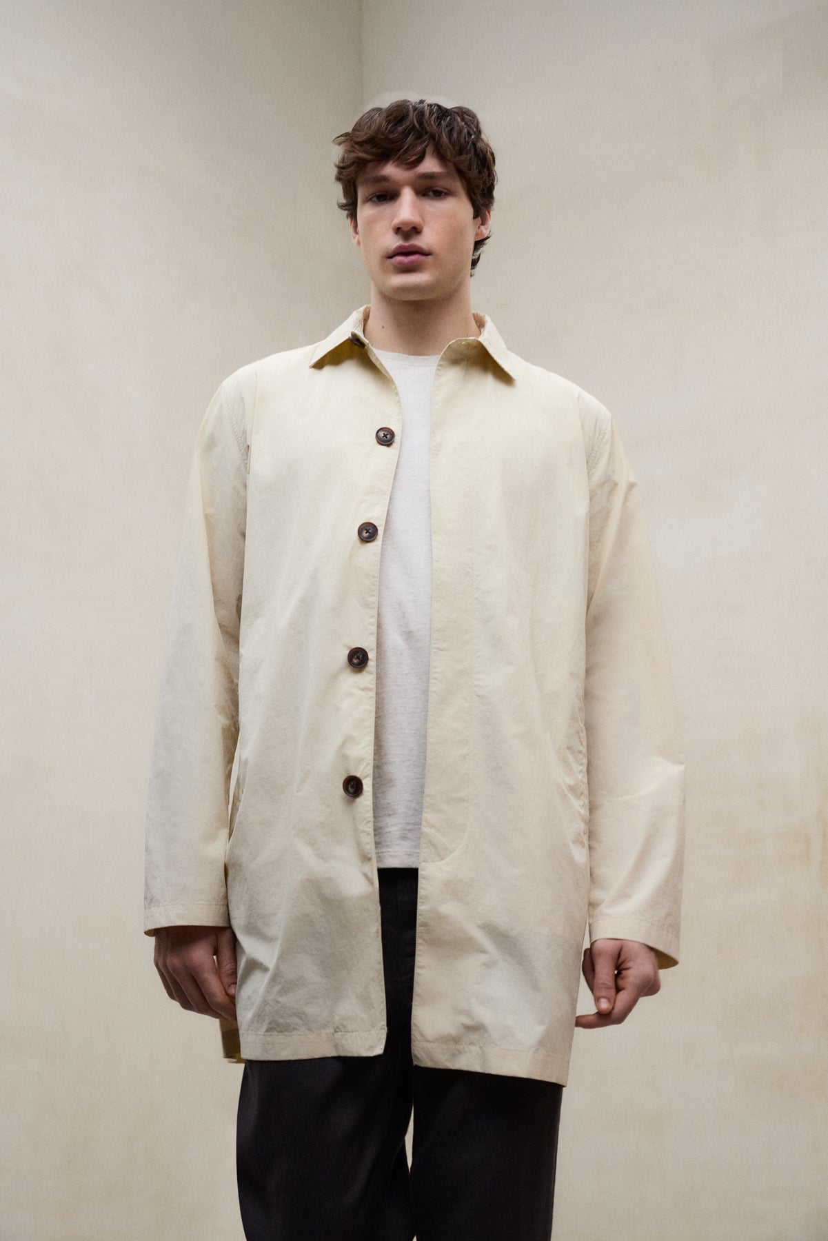 gabardina-ecoalf-vestal-packable-beige-para-hombre-poliamida-reciclada-repelente image 5