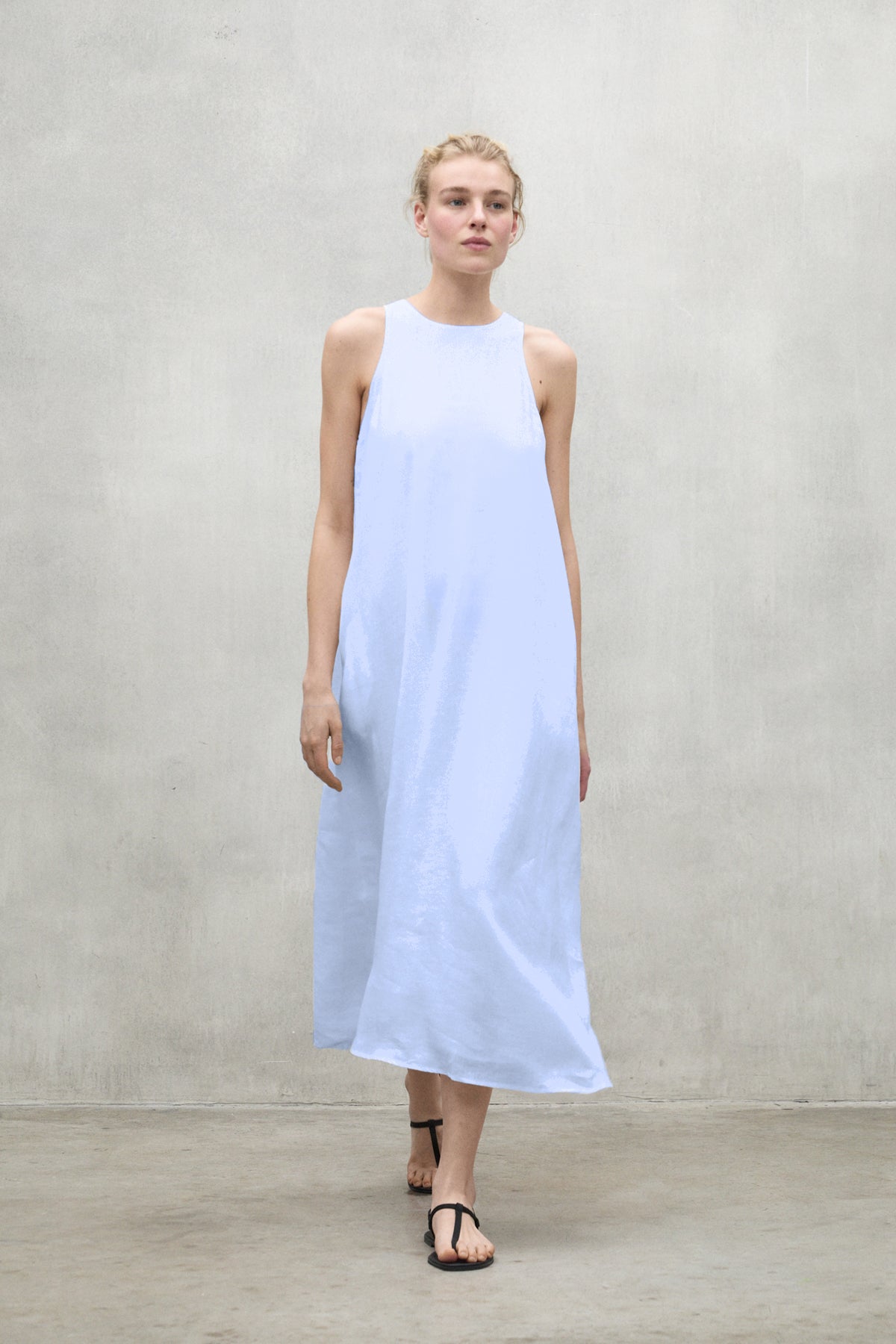 vestido-ecoalf-ukara-azul-claro-de-mujer-lino-reciclado-fit-holgado-con-bolsillo image 2