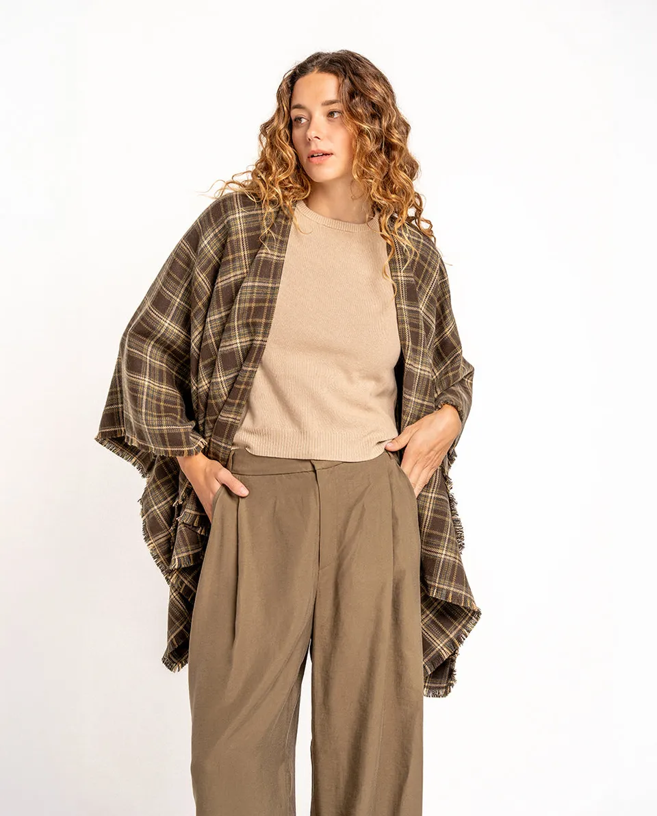 poncho-de-mujer-abbacino-a-cuadros-verde-con-flecos image 1