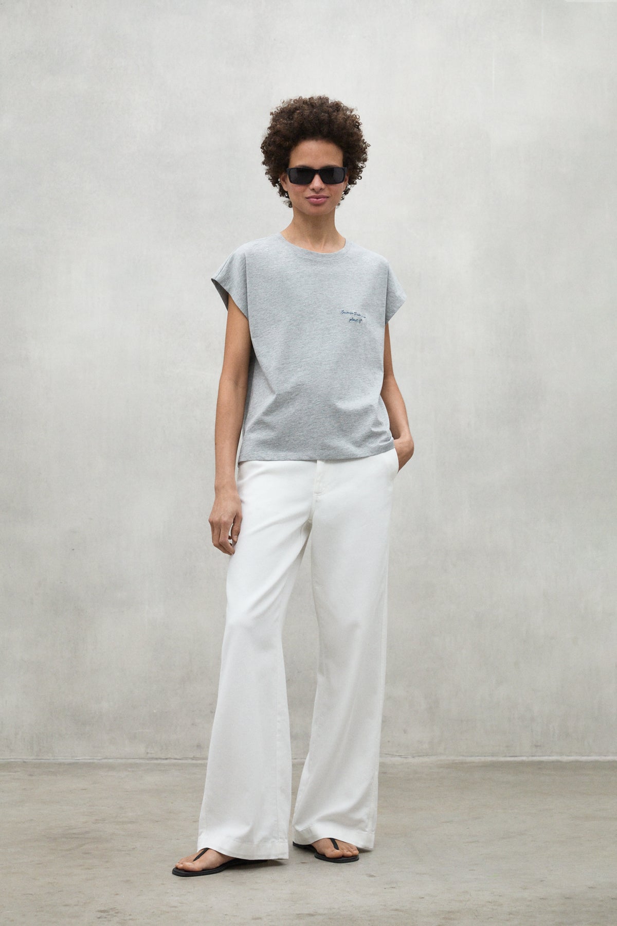 ecoalf-camiseta-namur-gris-claro-de-mujer-30-algod-n-reciclado-mensaje-because-t image 1