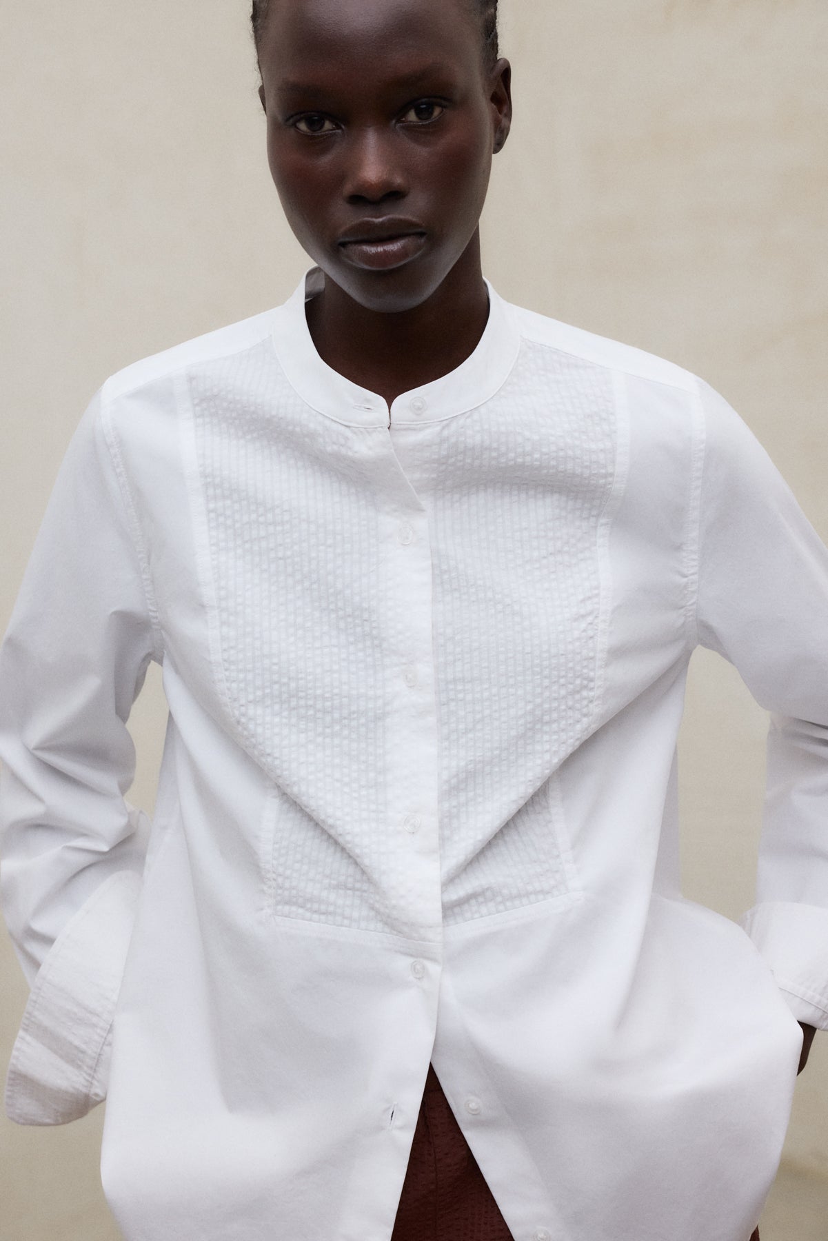 camisa-agnes-blanca-ecoalf-de-70-algod-n-org-nico-fit-regular-con-botones image 2