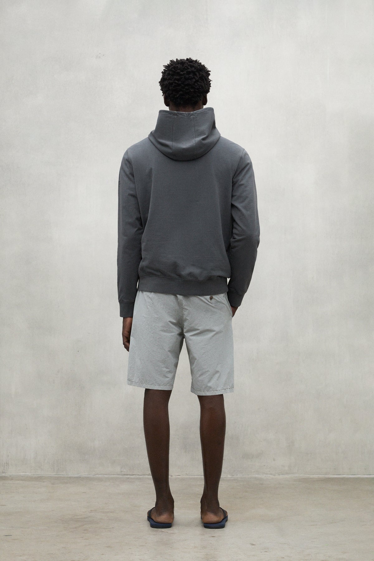 sudadera-ecoalf-barca-gris-oscuro-hombre-50-algod-n-org-nico-y-50-reciclado-fit- image 3