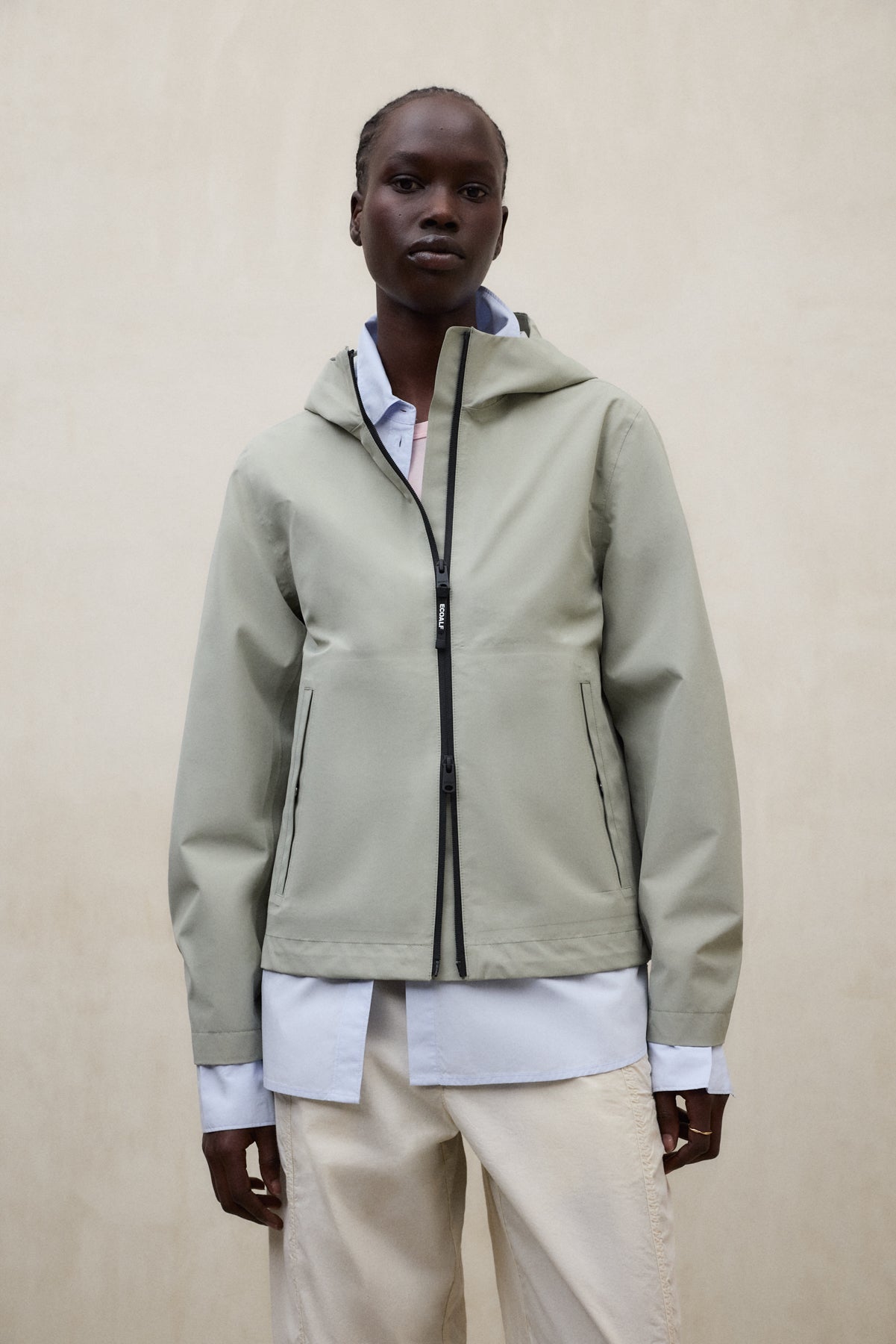 chaqueta-venis-verde-de-ecoalf-para-mujer-impermeable-3k-transpirable-capucha-y- image 1