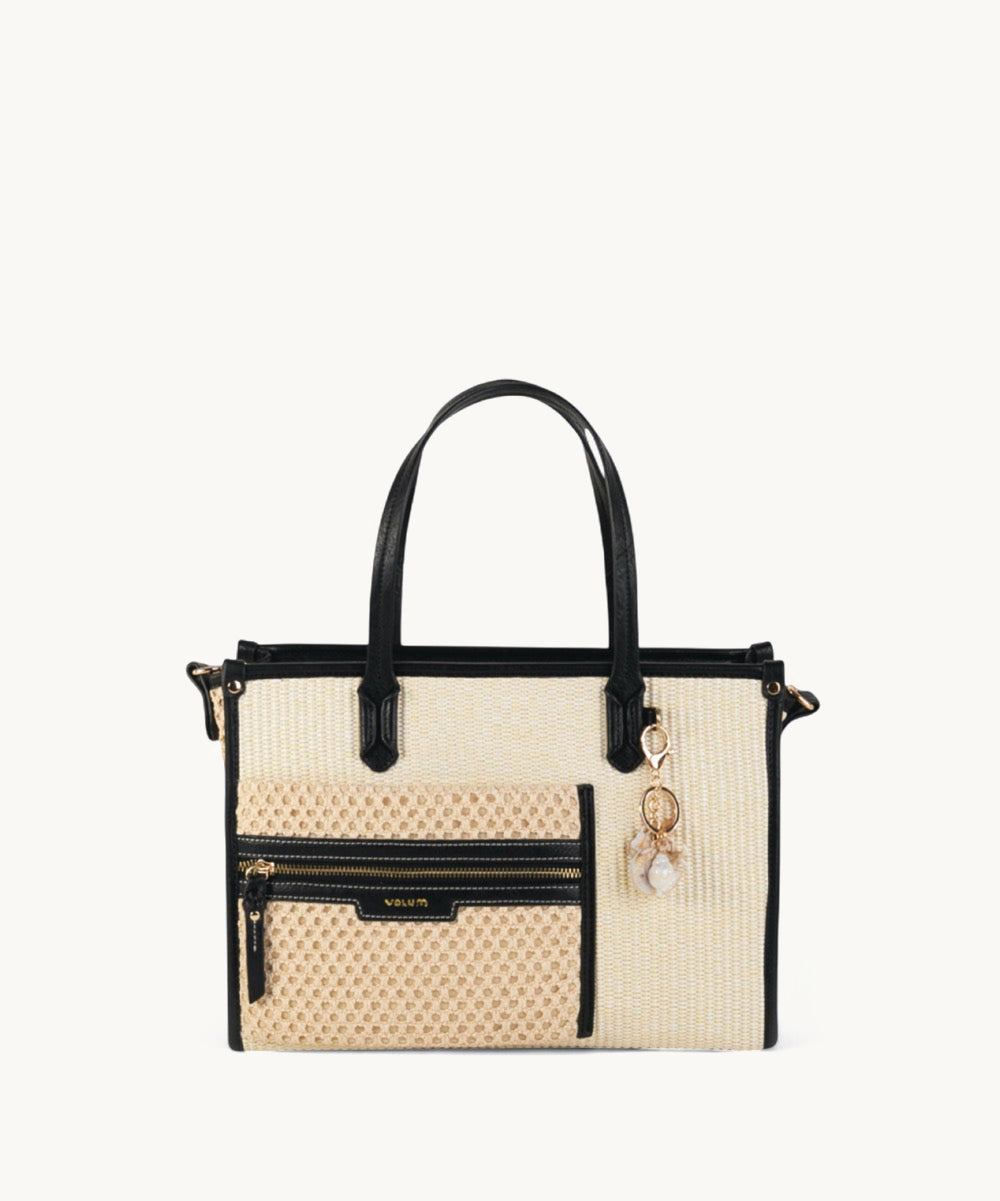 bolso-de-hombro-briana-de-kbas-en-rafia-blanca-con-detalles-en-negro-y-bolsillo- image 1