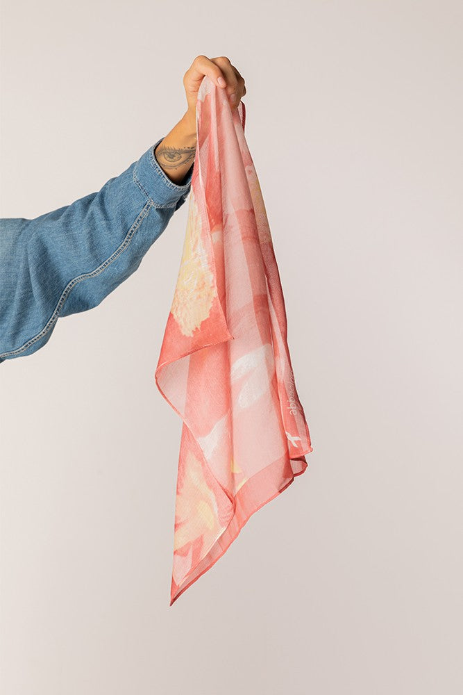bandana-de-seda-abbacino-rosa-aecc-edici-n-limitada image 4