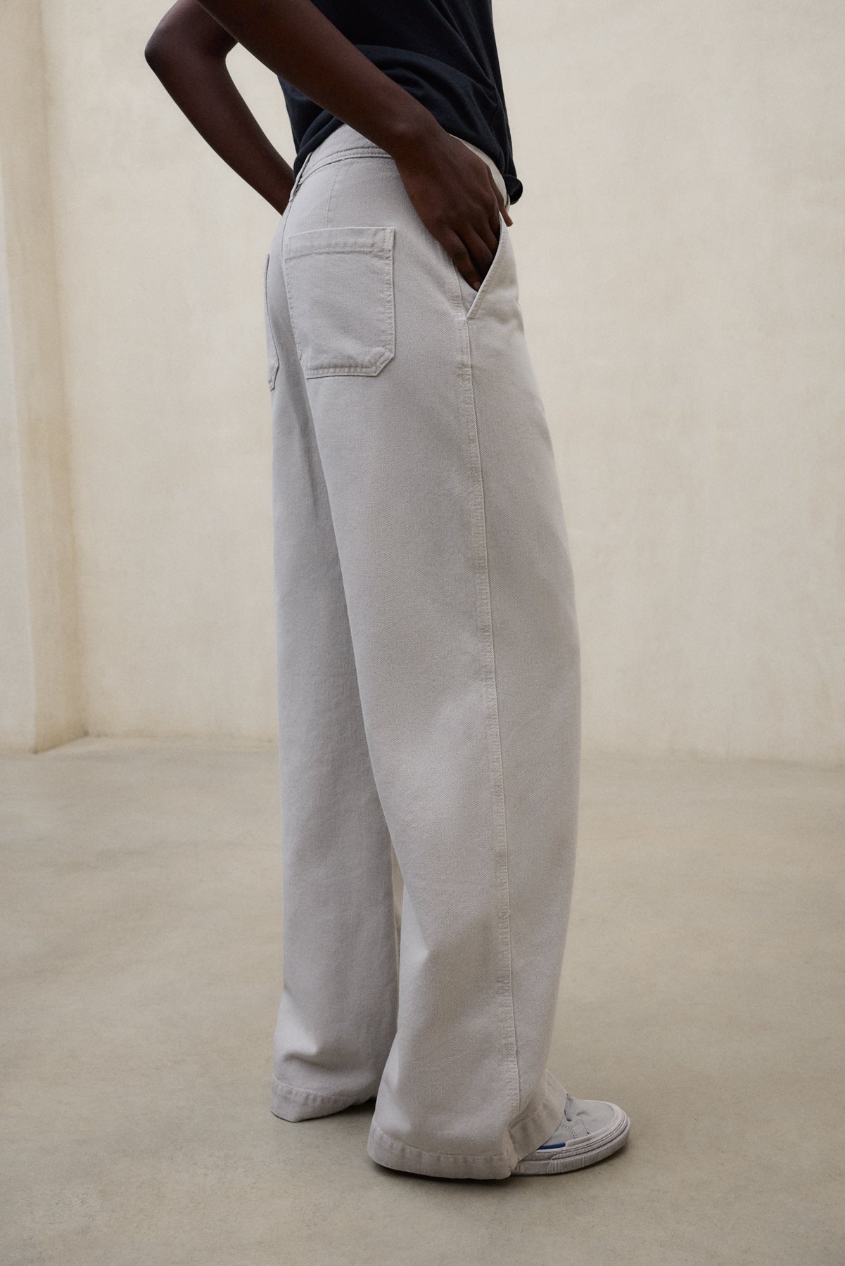 pantalones-valls-gris-ecoalf-para-mujer image 4