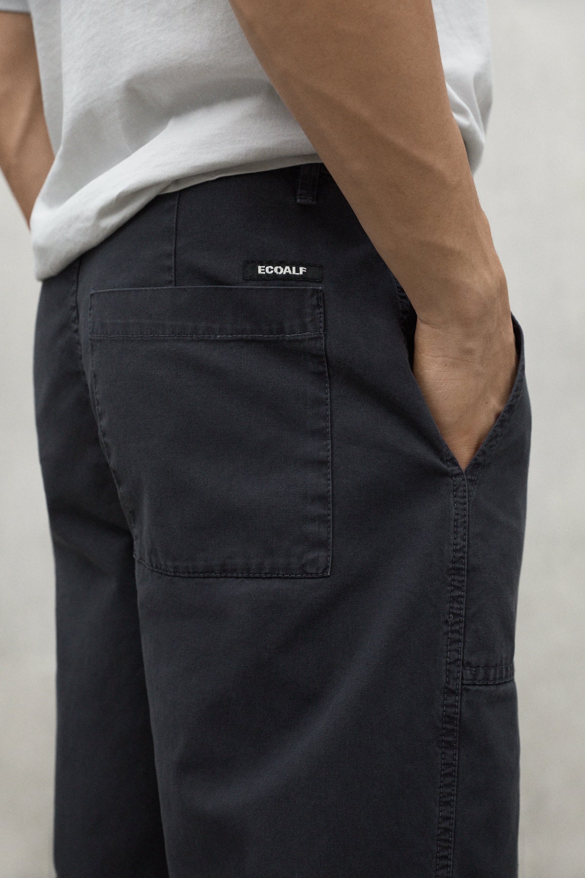 pantal-n-ecoalf-nalon-gris-oscuro-de-hombre-100-algod-n-reciclado-fit-holgado image 6