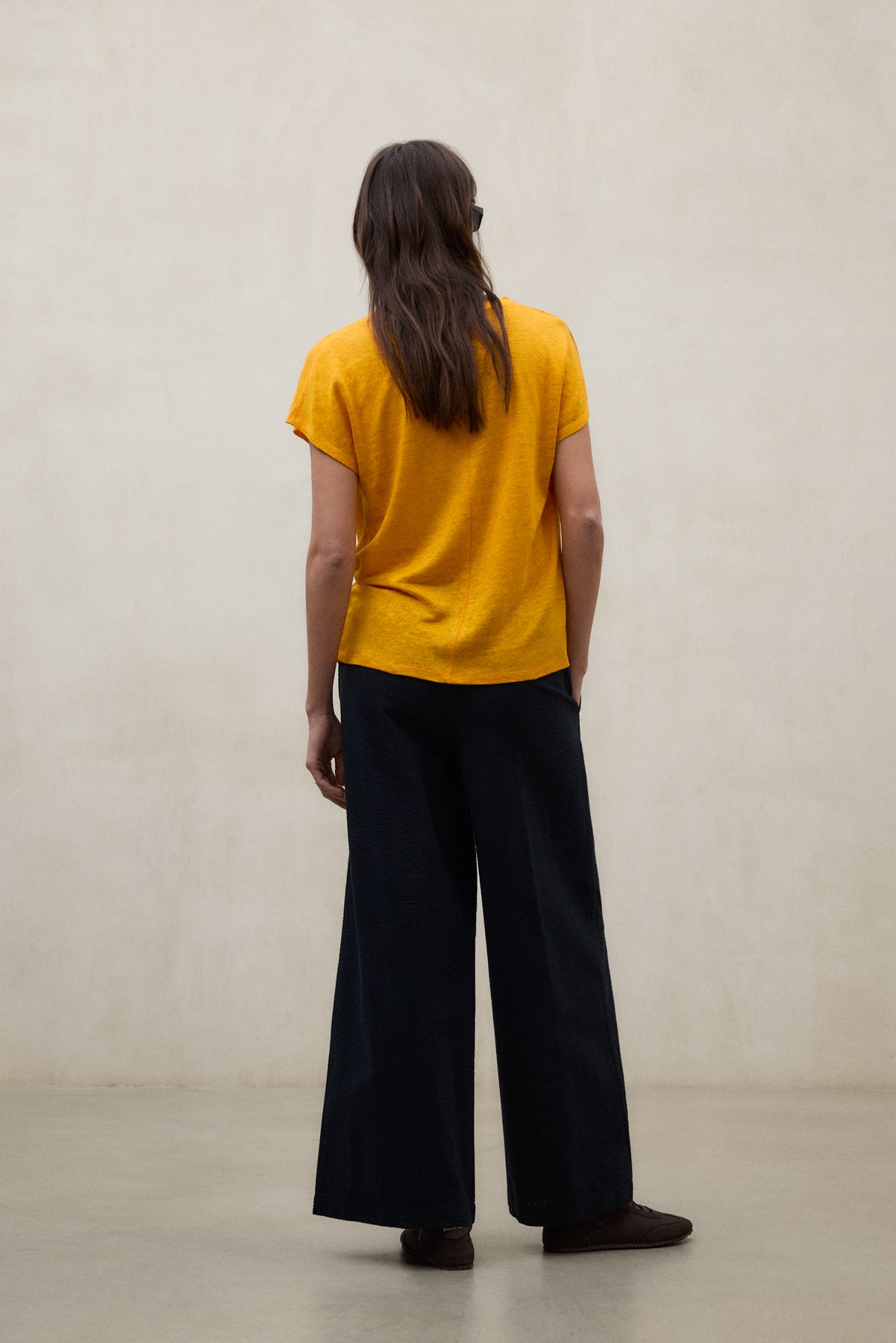 camiseta-ecoalf-arendal-naranja-de-lino-para-mujer image 3