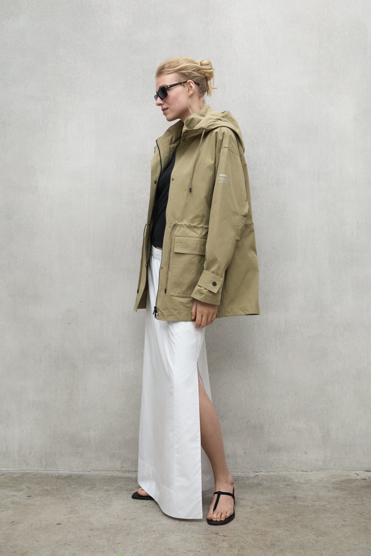 chaqueta-tabur-khaki-de-ecoalf-poli-ster-reciclado-y-repelente-al-agua image 8