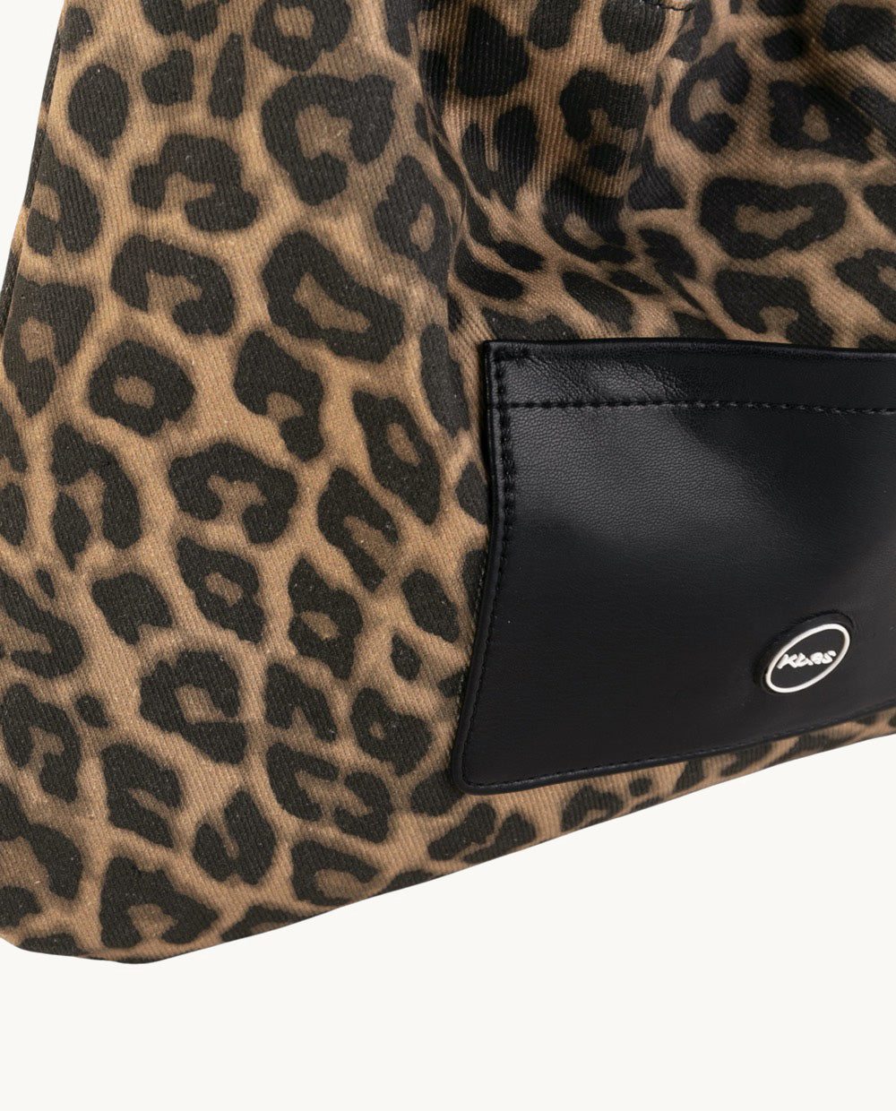 kbas-hobo-peque-o-reversible-animal-print-y-piel-sint-tica-color-negro image 3