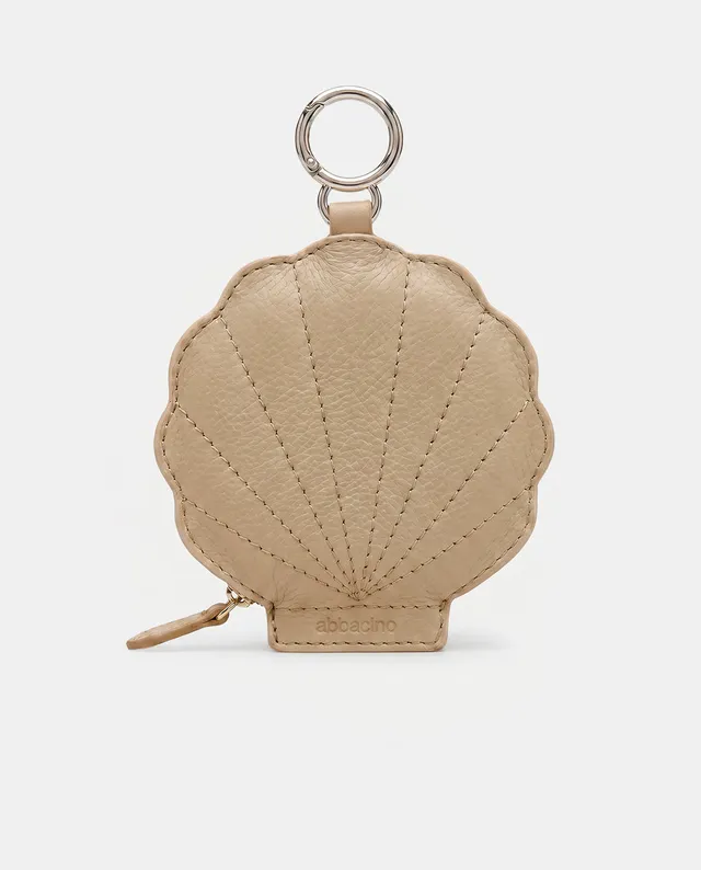 llavero-charm-abbacino-concha-piel-beige image 1