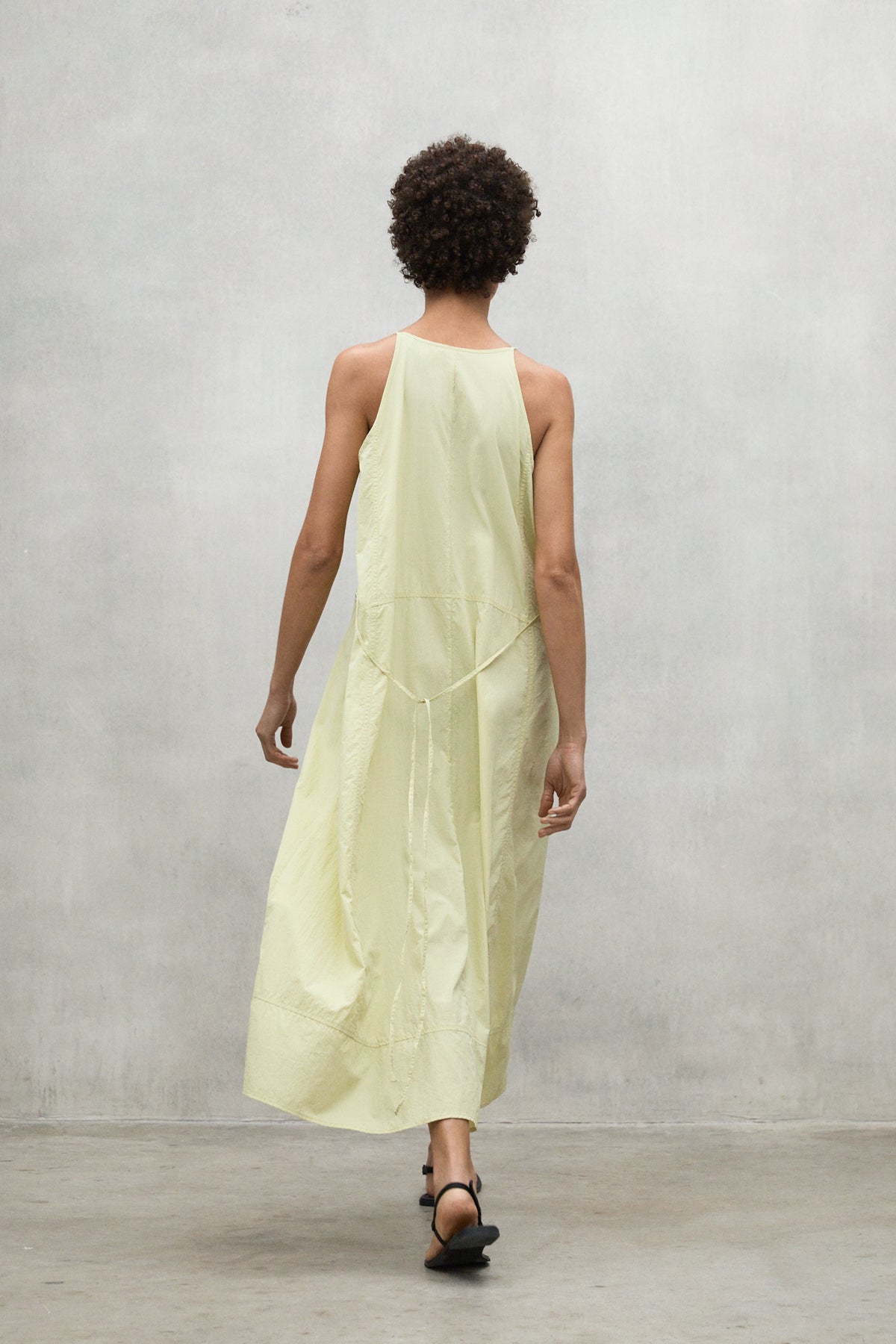 vestido-ecoalf-anatasa-amarillo-para-mujer-100-poliamida-reciclada-fit-holgado image 5
