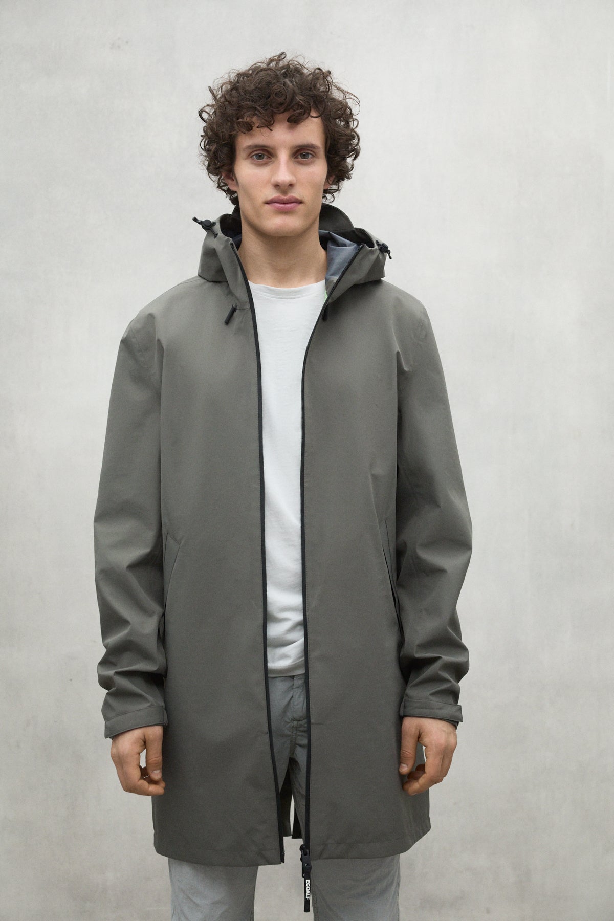 chaqueta-venue-khaki-de-ecoalf-para-hombre-impermeable-3k-transpirable-y-100-pol image 2