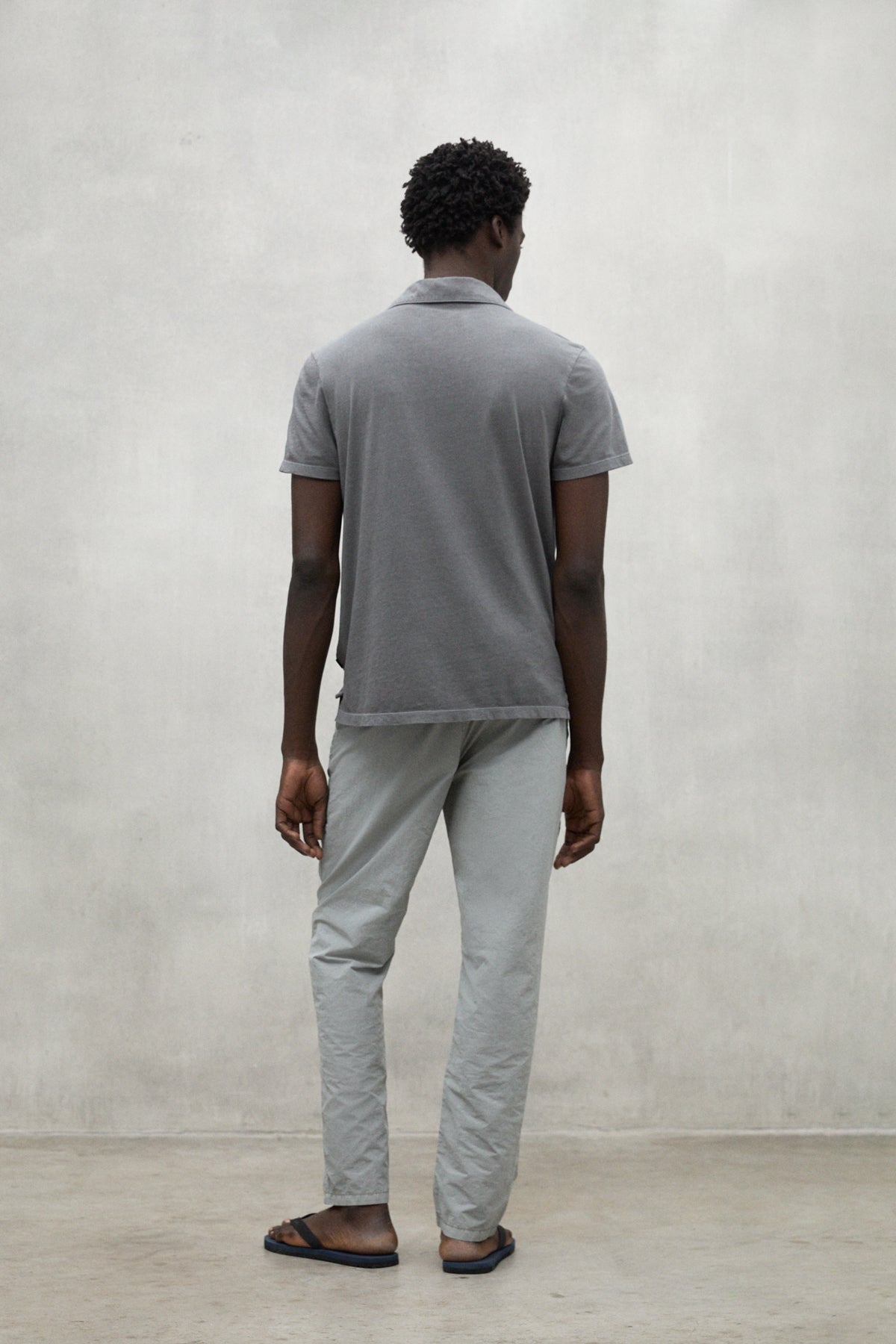 ecoalf-polo-jersey-theo-gris-oscuro-para-hombre-100-algod-n-reciclado-logo-borda image 2