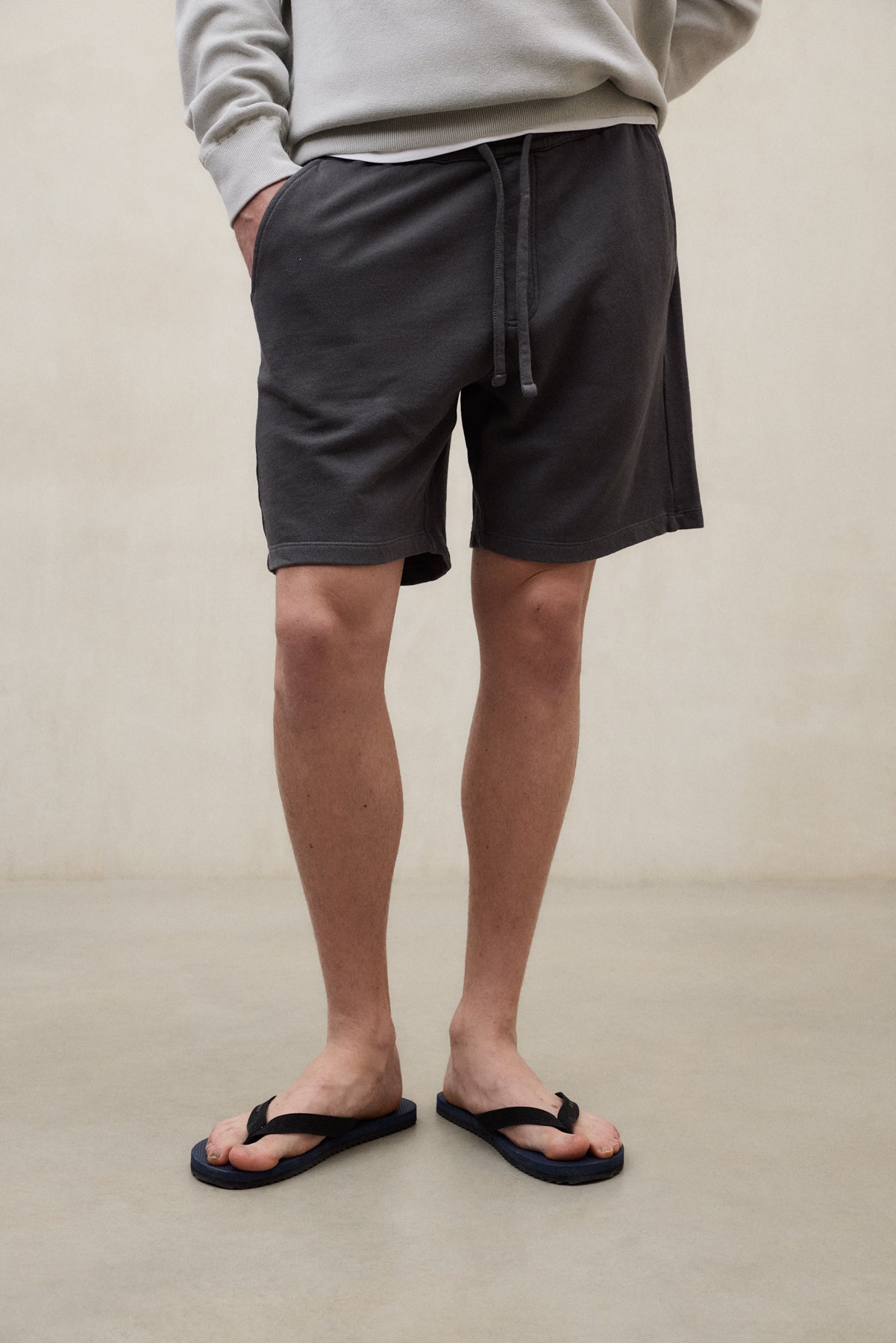 shorts-bosa-gris-oscuro-ecoalf-100-algod-n-reciclado-fit-regular image 2