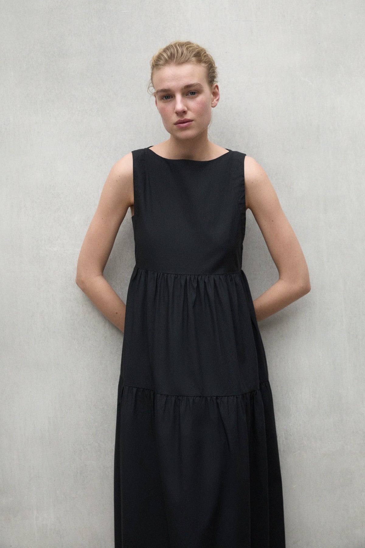 ecoalf-vestido-bossa-negro-vestido-holgado-de-tencel-modal-con-bolsillos-lateral image 1