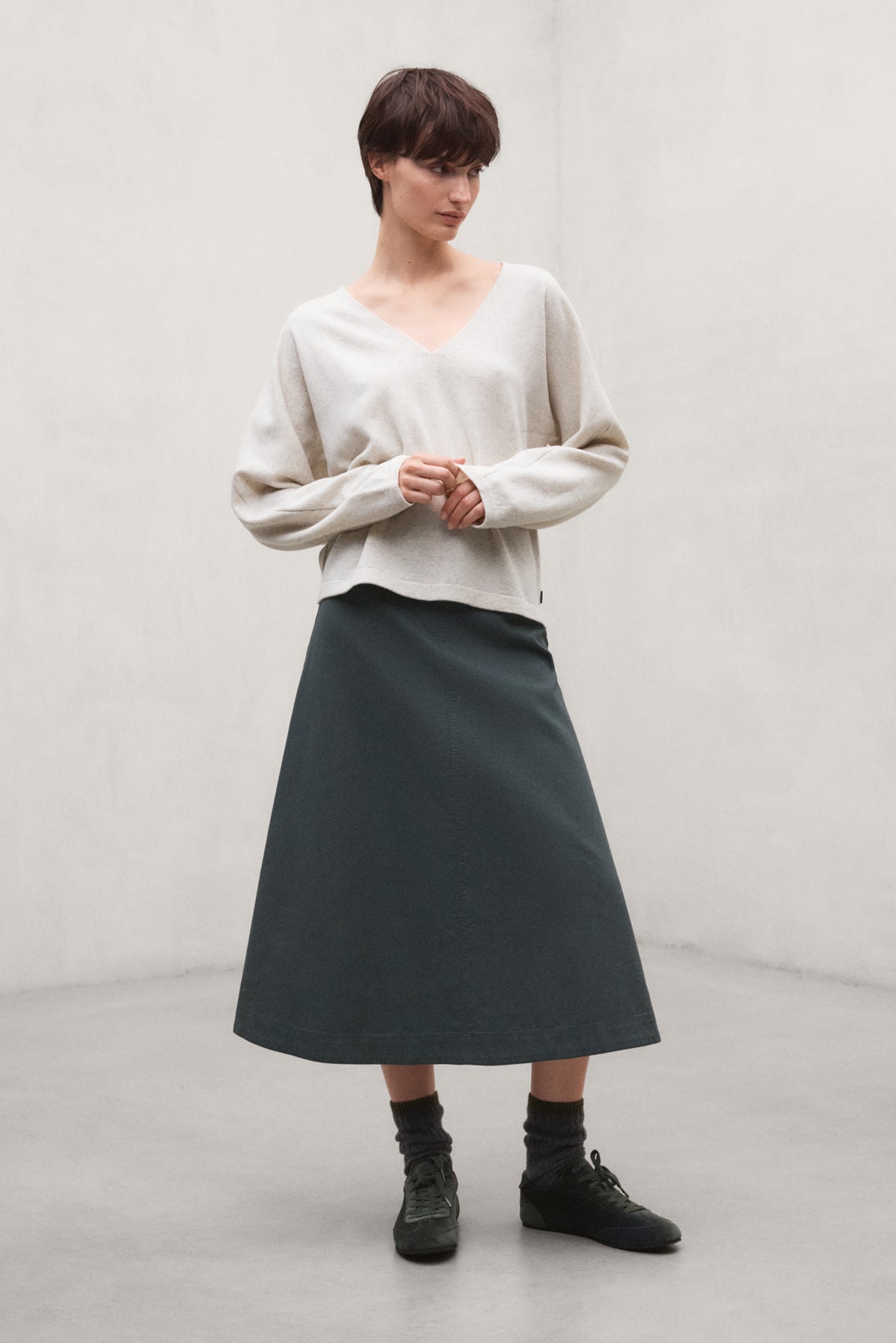 ecoalf-falda-villena-khaki-de-mujer-midi-evas-100-algod-n-reciclado-cremallera image 1
