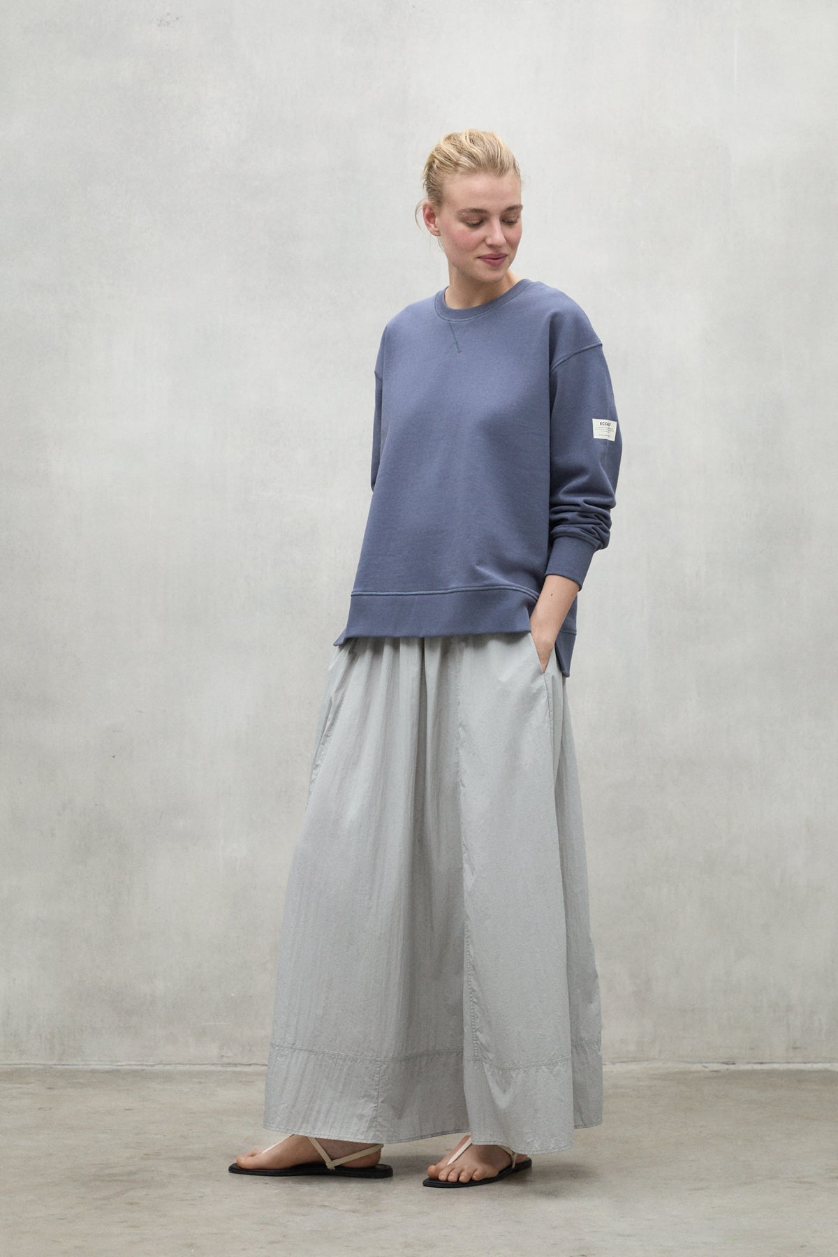 ecoalf-sudadera-storm-gris-oscuro-de-mujer image 2
