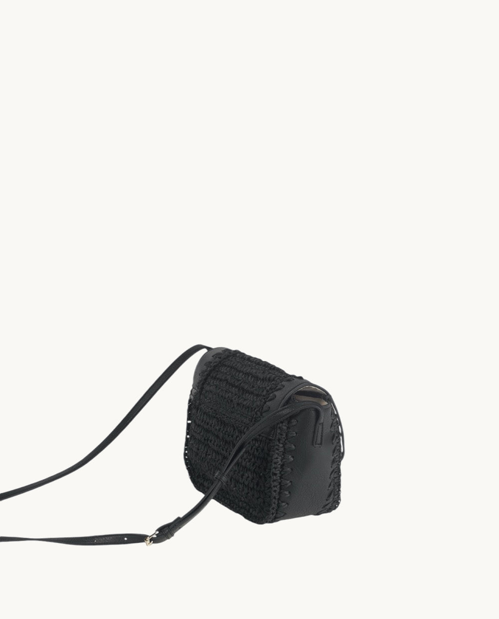 bandolera-de-fibra-natural-kbas-con-cremallera-color-negro-rebajas-ss26 image 2