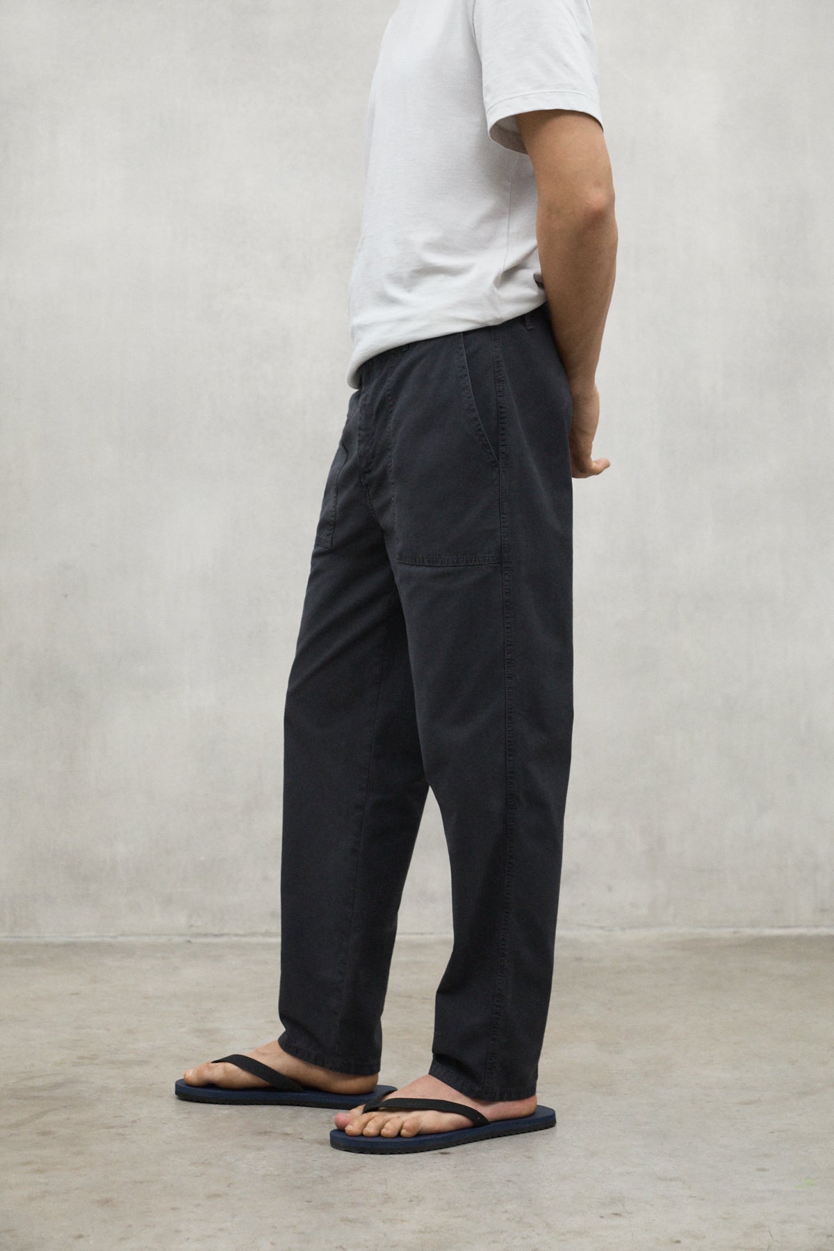 pantal-n-ecoalf-nalon-gris-oscuro-de-hombre-100-algod-n-reciclado-fit-holgado image 4