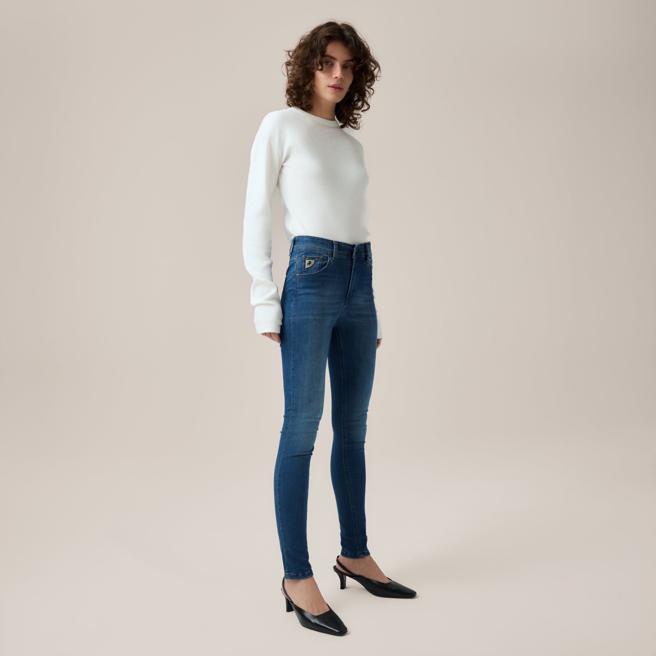 lois-celia-pantal-n-de-mujer-en-mezcla-de-algod-n-modal-y-elastano-tallas-24-30 image 2