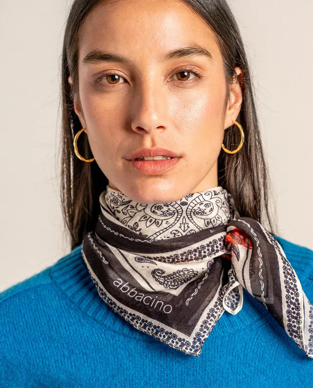 abbacino-bandana-seda-y-modal-paisley-blanco-y-negro image 1