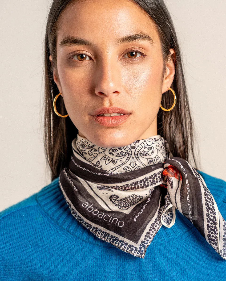 abbacino-bandana-seda-y-modal-paisley-blanco-y-negro image 1