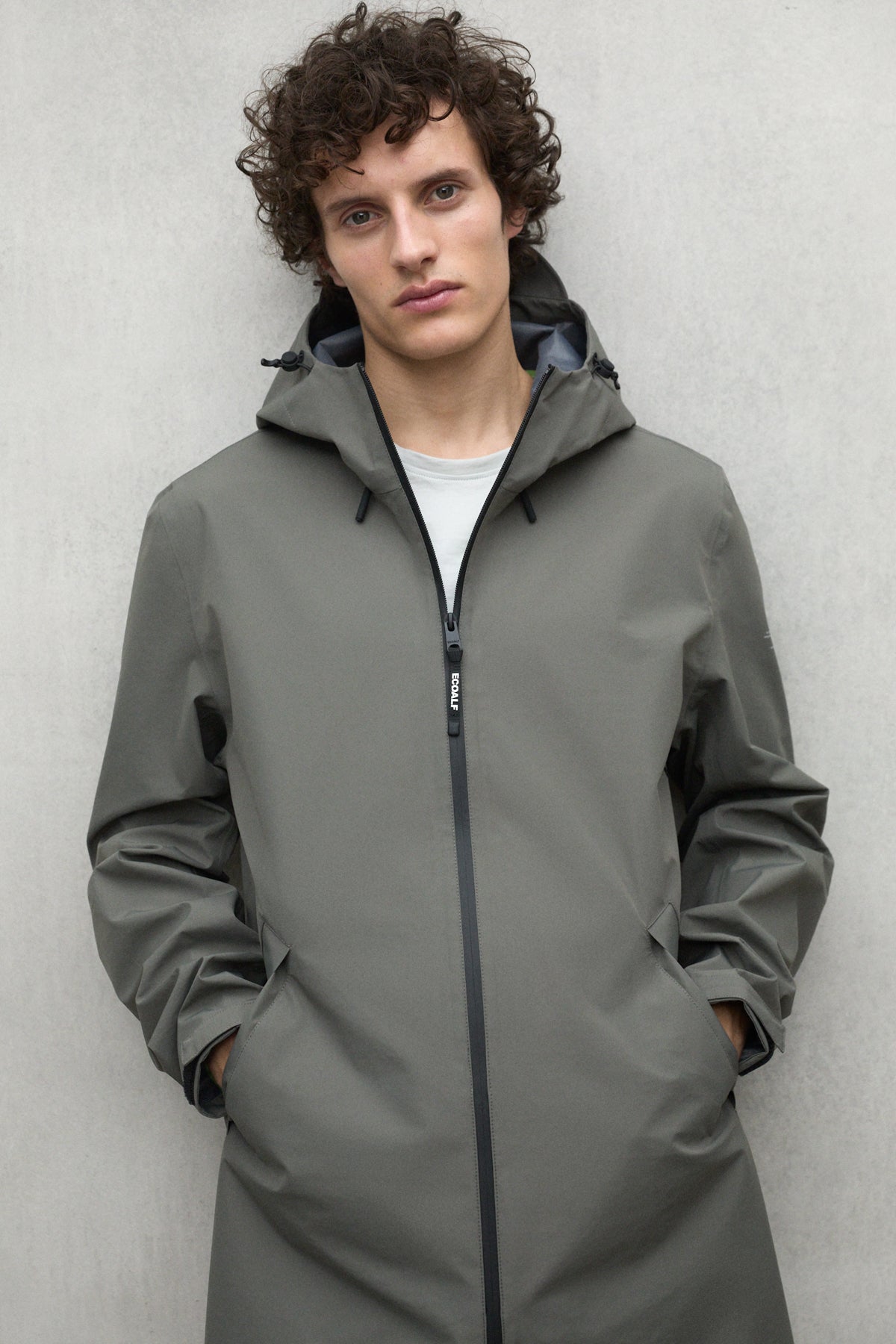 chaqueta-venue-khaki-de-ecoalf-para-hombre-impermeable-3k-transpirable-y-100-pol image 3