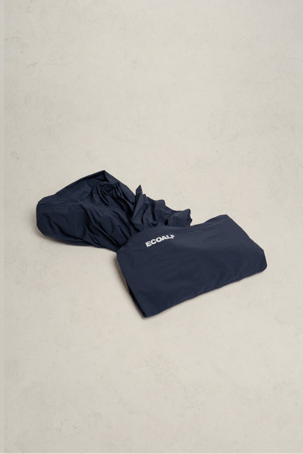 gabardina-ecoalf-packable-vestal-azul-marino-de-poliamida-reciclada-para-hombre image 7