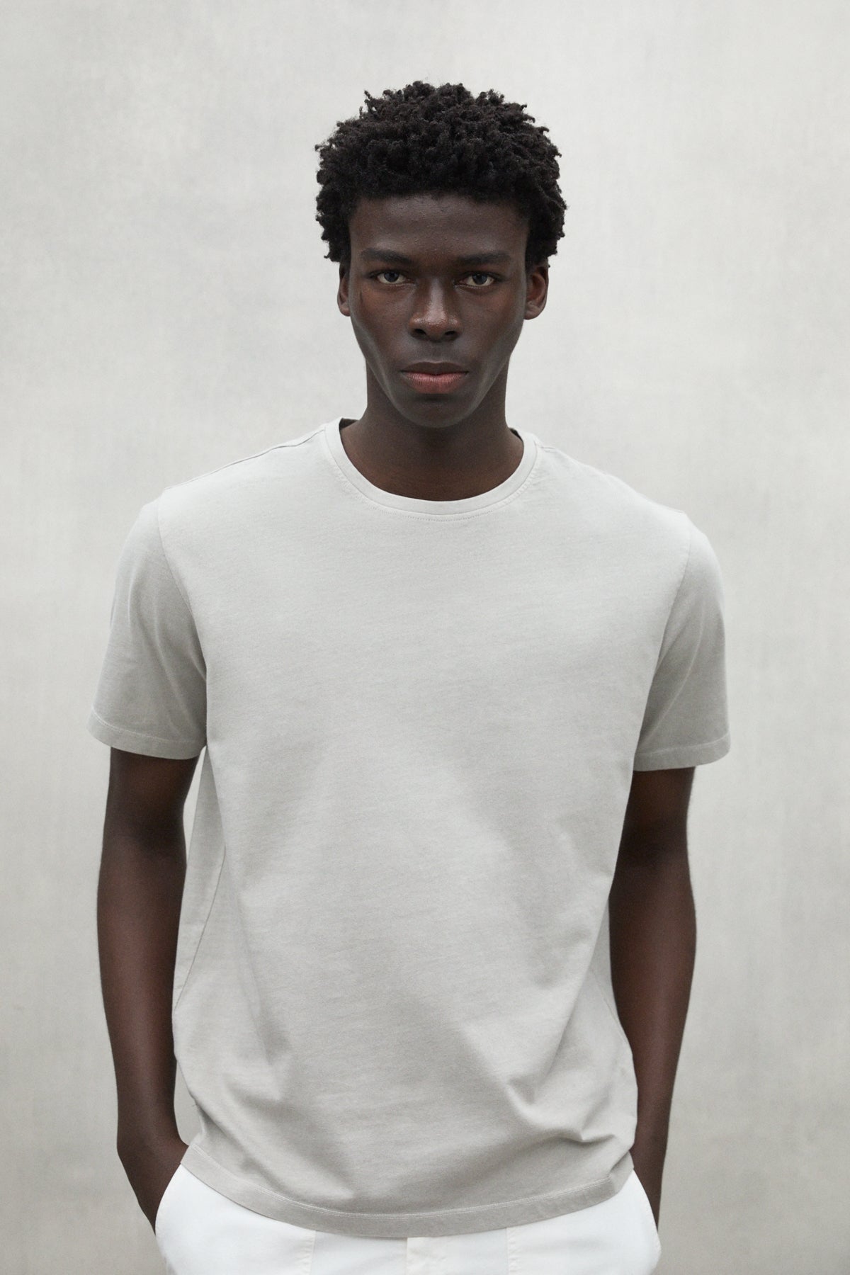 camiseta-emer-de-ecoalf-para-hombre-gris-claro-algod-n-org-nico-y-reciclado-con- image 2