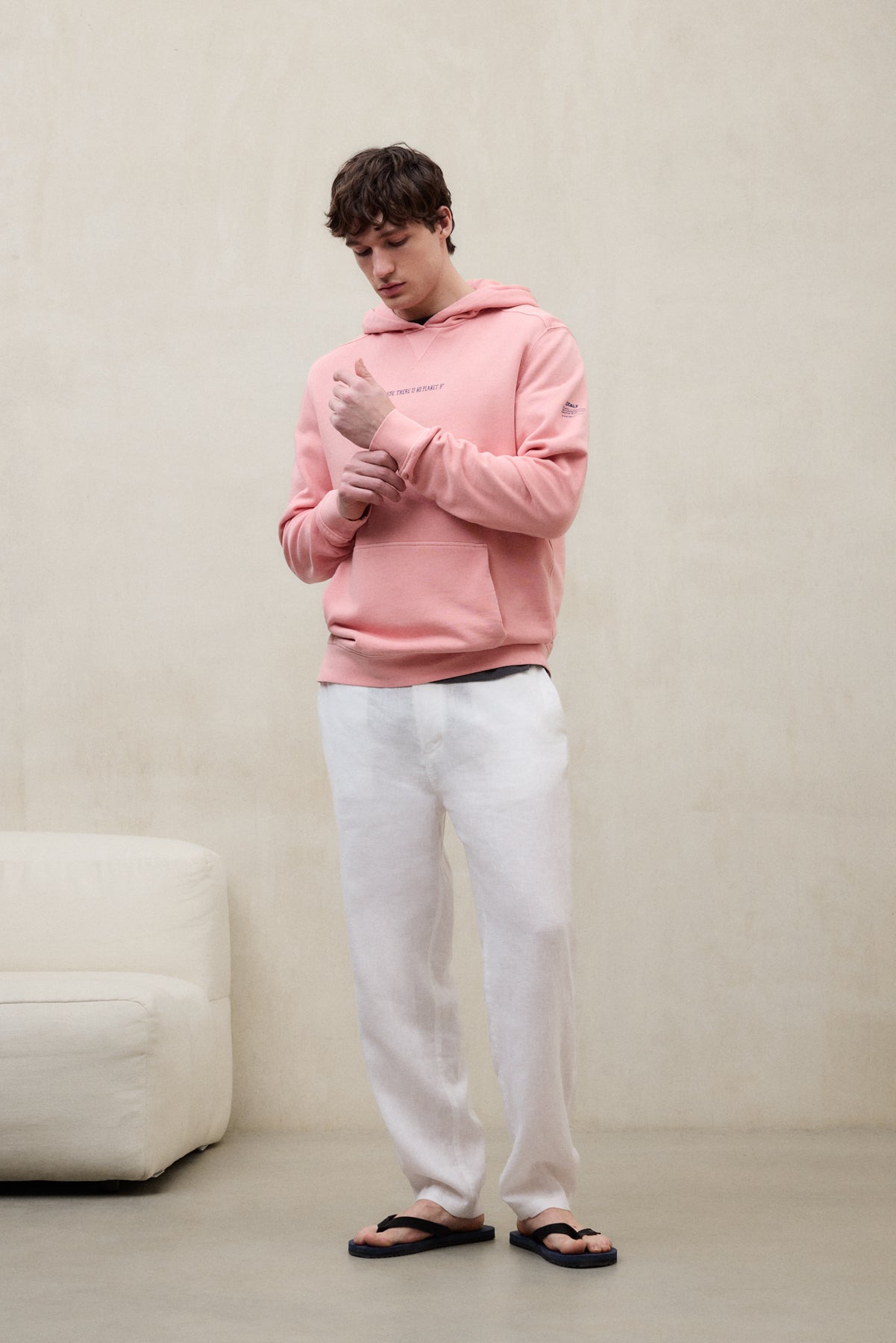 sudadera-barca-rosa-ecoalf-algod-n-reciclado-capucha-y-bolsillo-canguro image 1