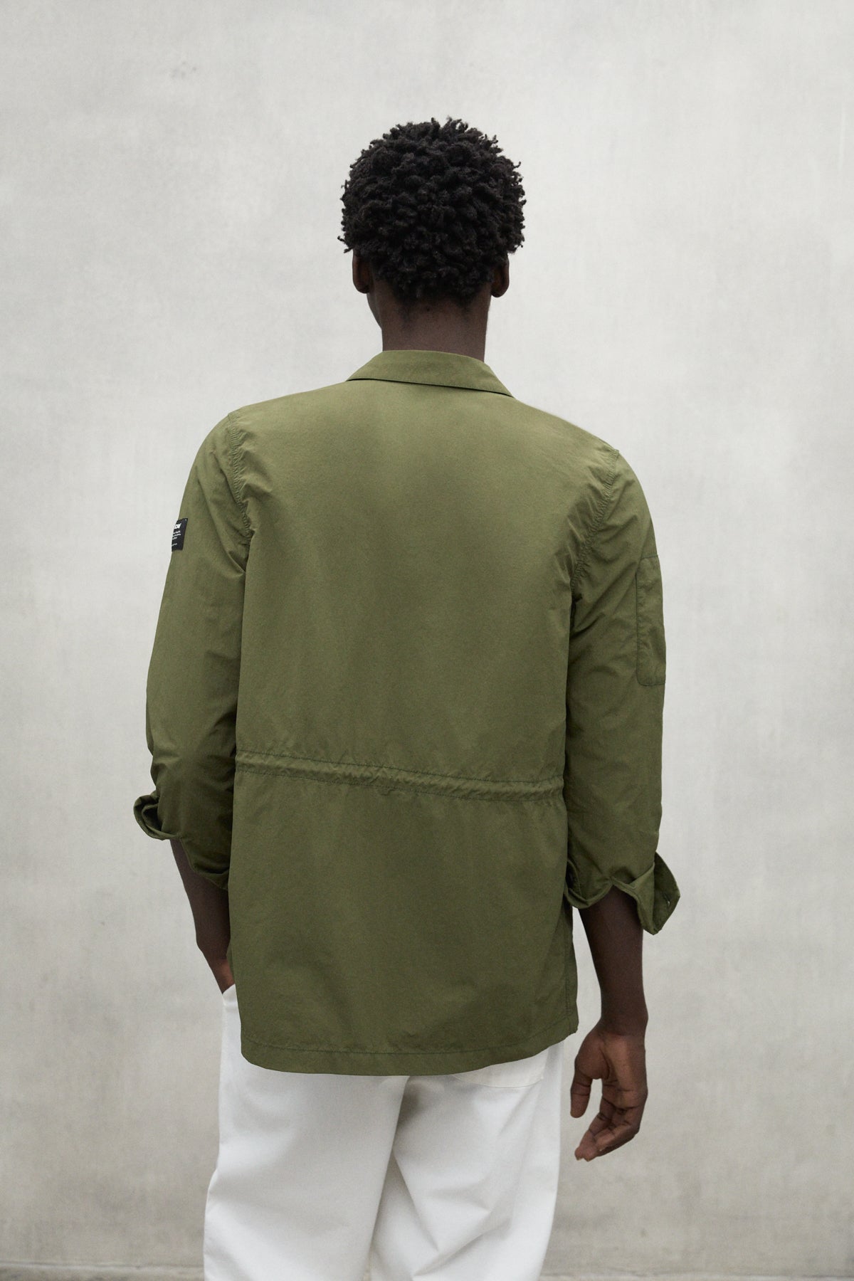 ecoalf-chaqueta-kamet-verde-poliamida-reciclada-con-m-ltiples-bolsillos image 3