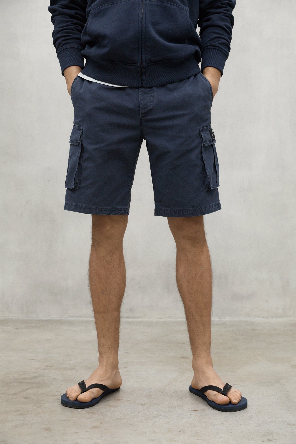 shorts-ethicargo-ecoalf-azul-marino-100-algod-n-reciclado-cintura-el-stica-bolsi image 3