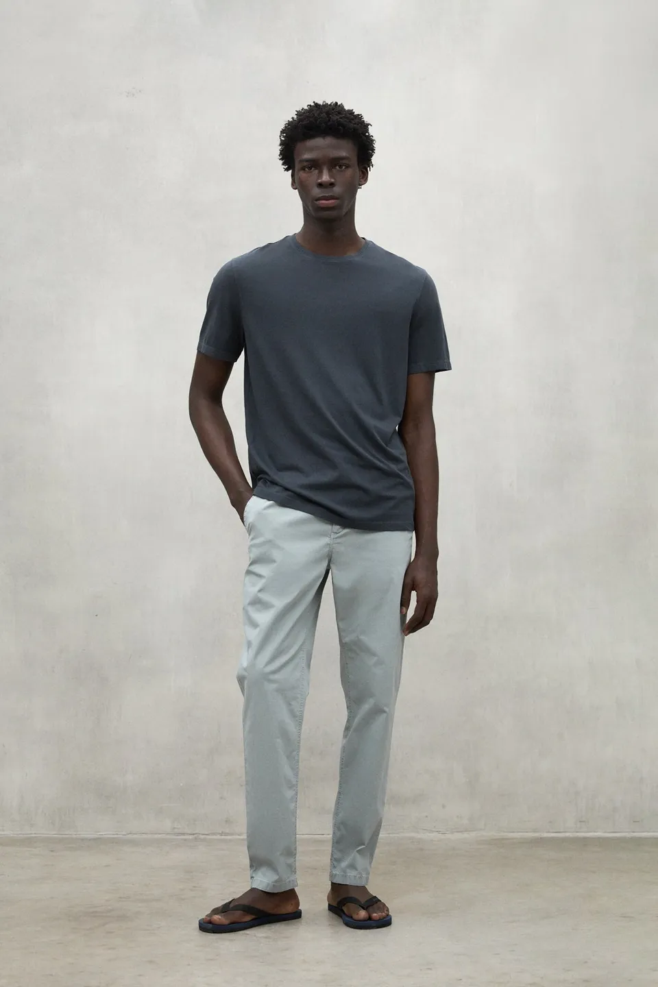 camiseta-timbu-ecoalf-gris-oscuro-tencel-lyocell-fit-regular-estampado-catch-the image 1