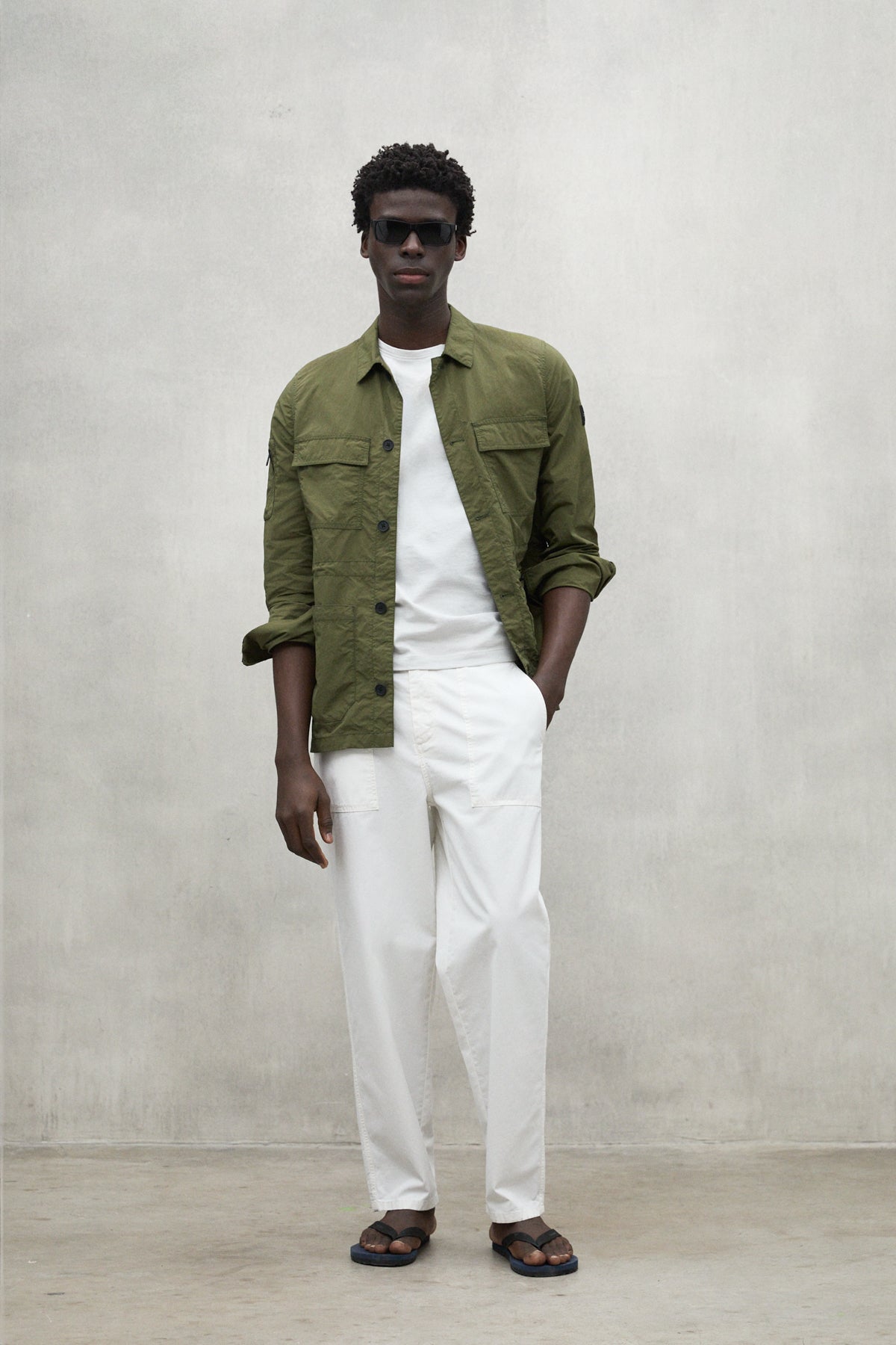 ecoalf-chaqueta-kamet-verde-poliamida-reciclada-con-m-ltiples-bolsillos image 1