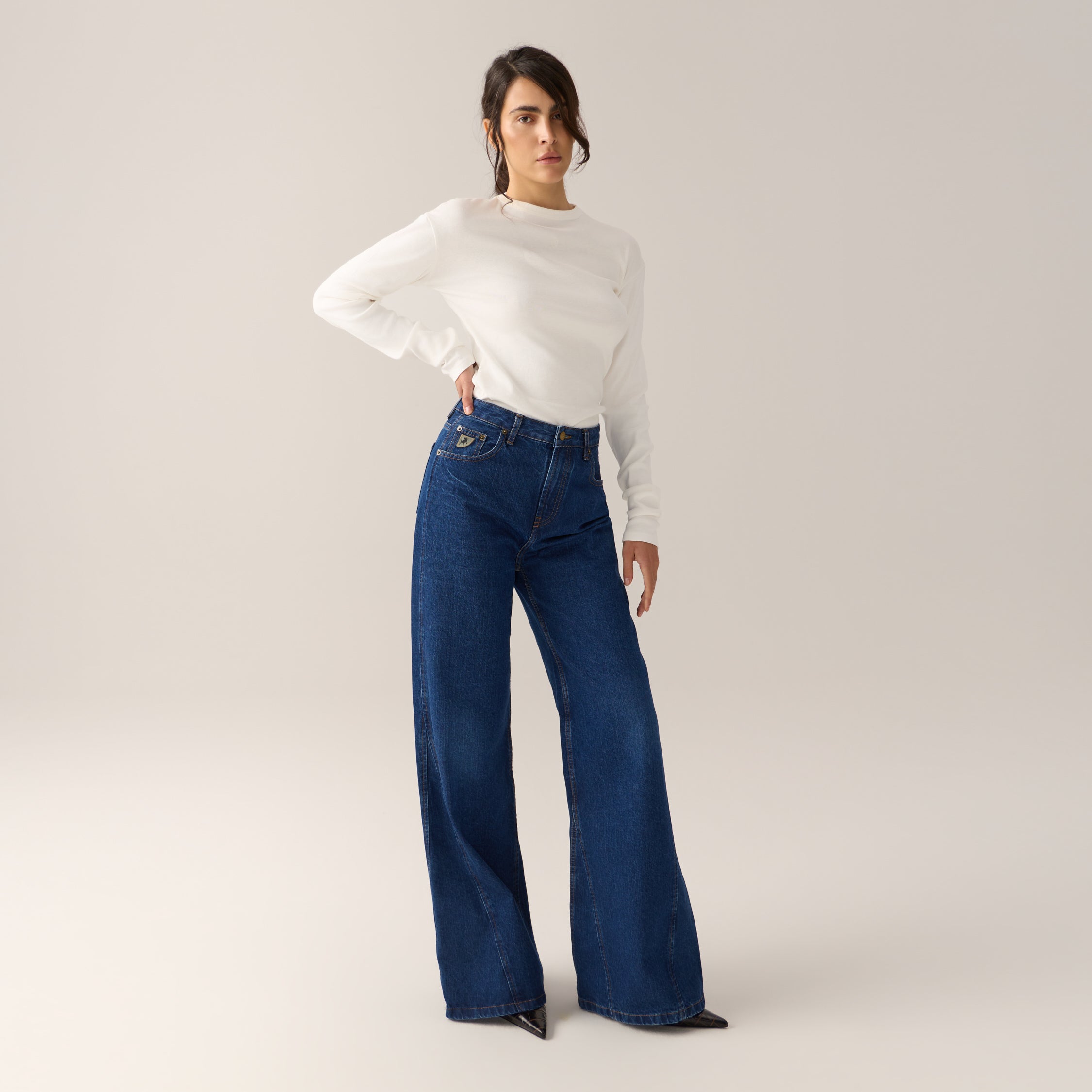 vaqueros-lois-skater-flare-de-algod-n-org-nico-corte-acampanado image 3