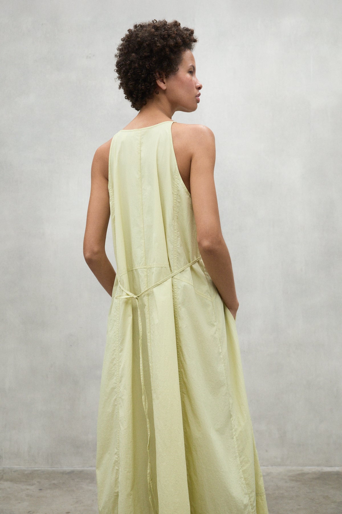 vestido-ecoalf-anatasa-amarillo-para-mujer-100-poliamida-reciclada-fit-holgado image 2