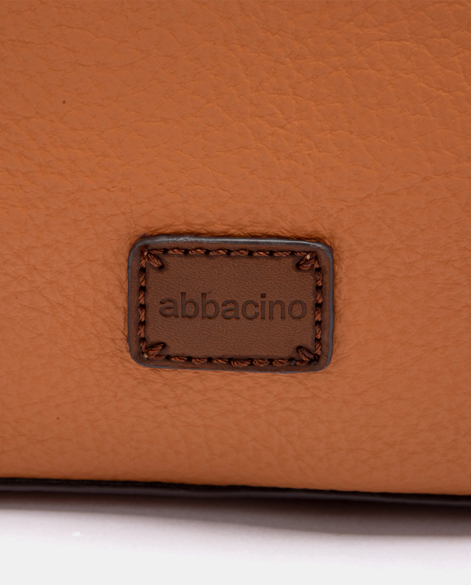 abbacino-bolso-multifuncional-reciclado-cognac-convertible-mochila image 7