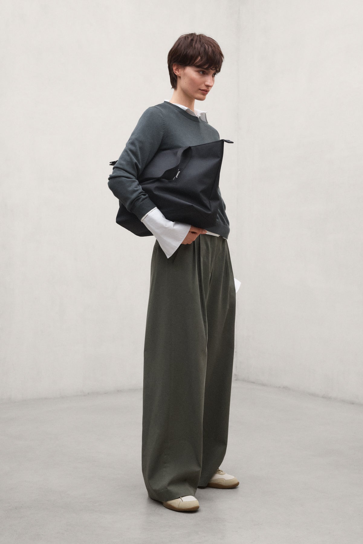 jersey-ares-khaki-de-ecoalf-para-mujer-de-lana-reciclada image 6