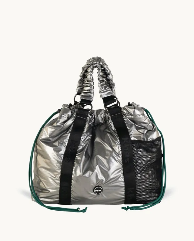 tote-kbas-de-nylon-metalizado-color-plata-36-x-16-x-27-cm-asa-de-mano-y-bandoler image 1