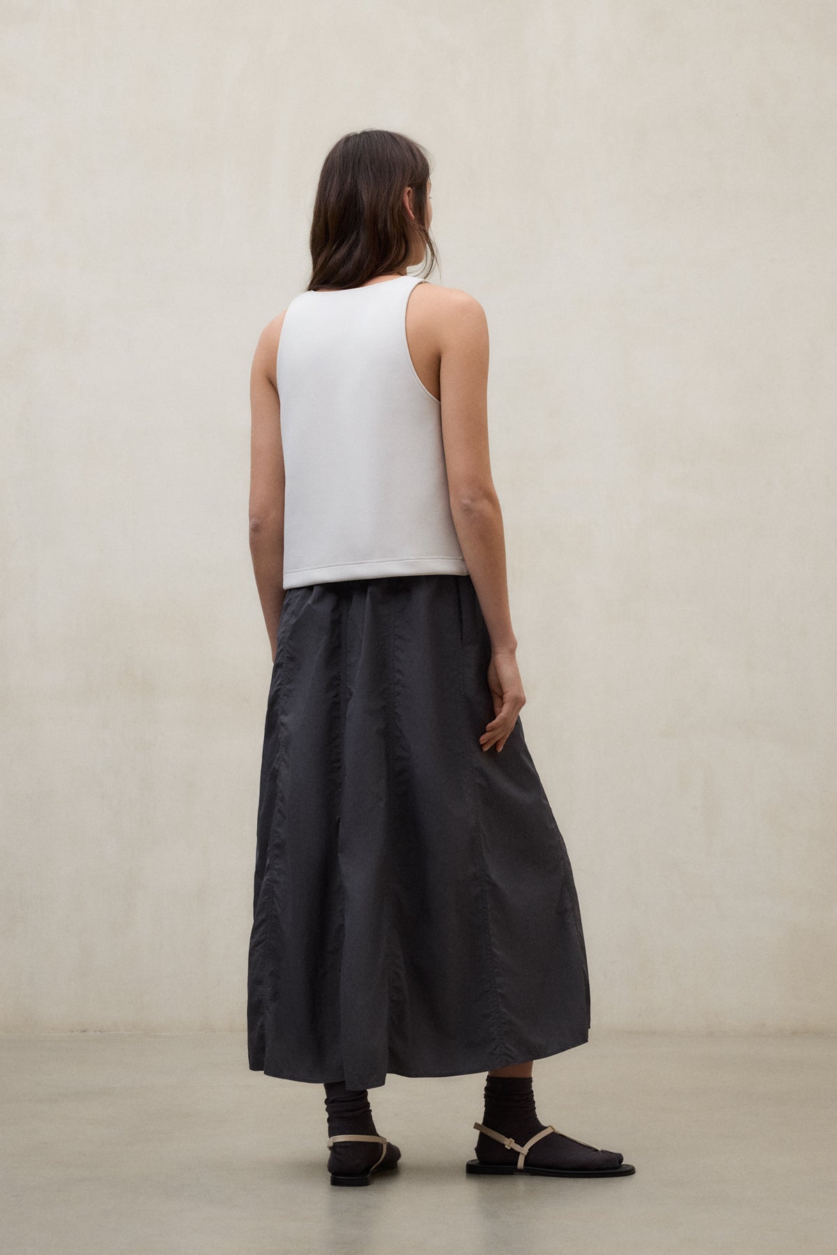 vestido-ecoalf-elo-gris-de-mujer-75-poli-ster-reciclado-largo-maxi-fit-relajado image 2