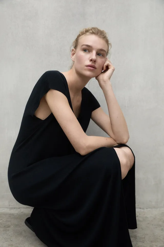 ecoalf-vestido-onyx-negro-tencel-lyocell-fit-holgado-y-cuello-en-v image 1