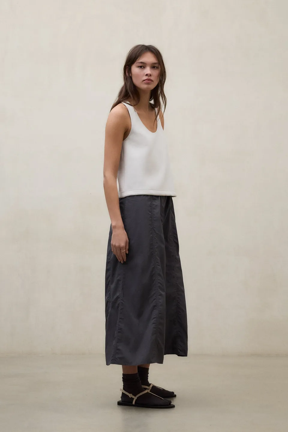 vestido-ecoalf-elo-gris-de-mujer-75-poli-ster-reciclado-largo-maxi-fit-relajado image 1