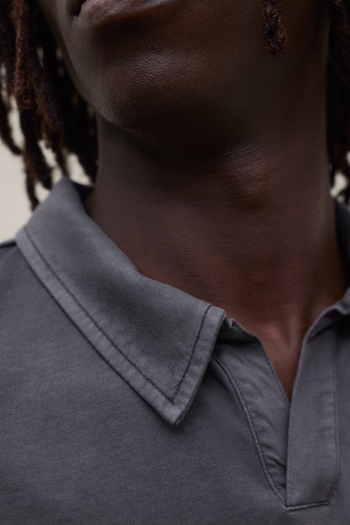 ecoalf-polo-enzo-gris-oscuro-polo-de-algod-n-reciclado-para-hombre image 4