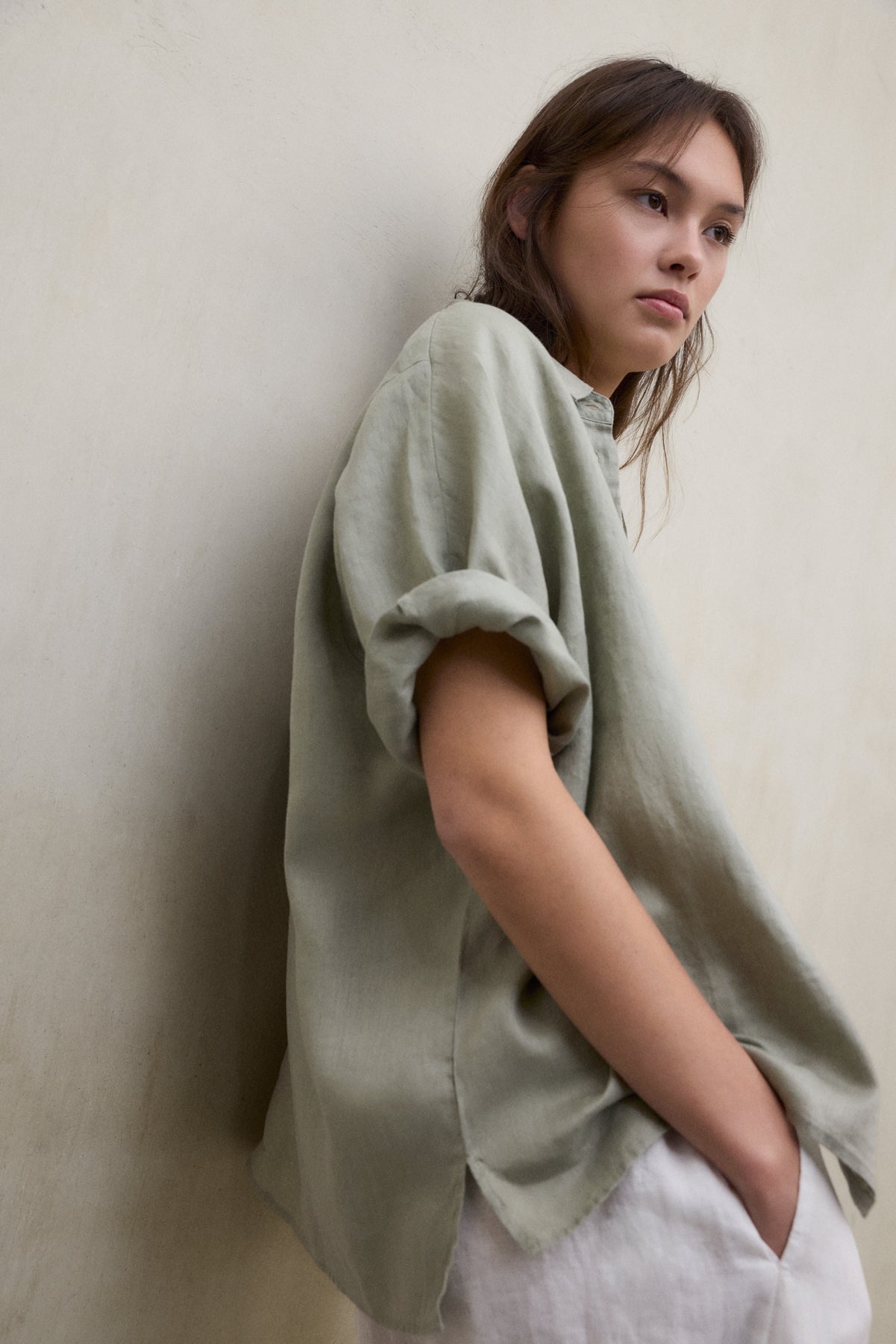 camisa-melania-verde-ecoalf-lino-80-oversize-mujer image 4
