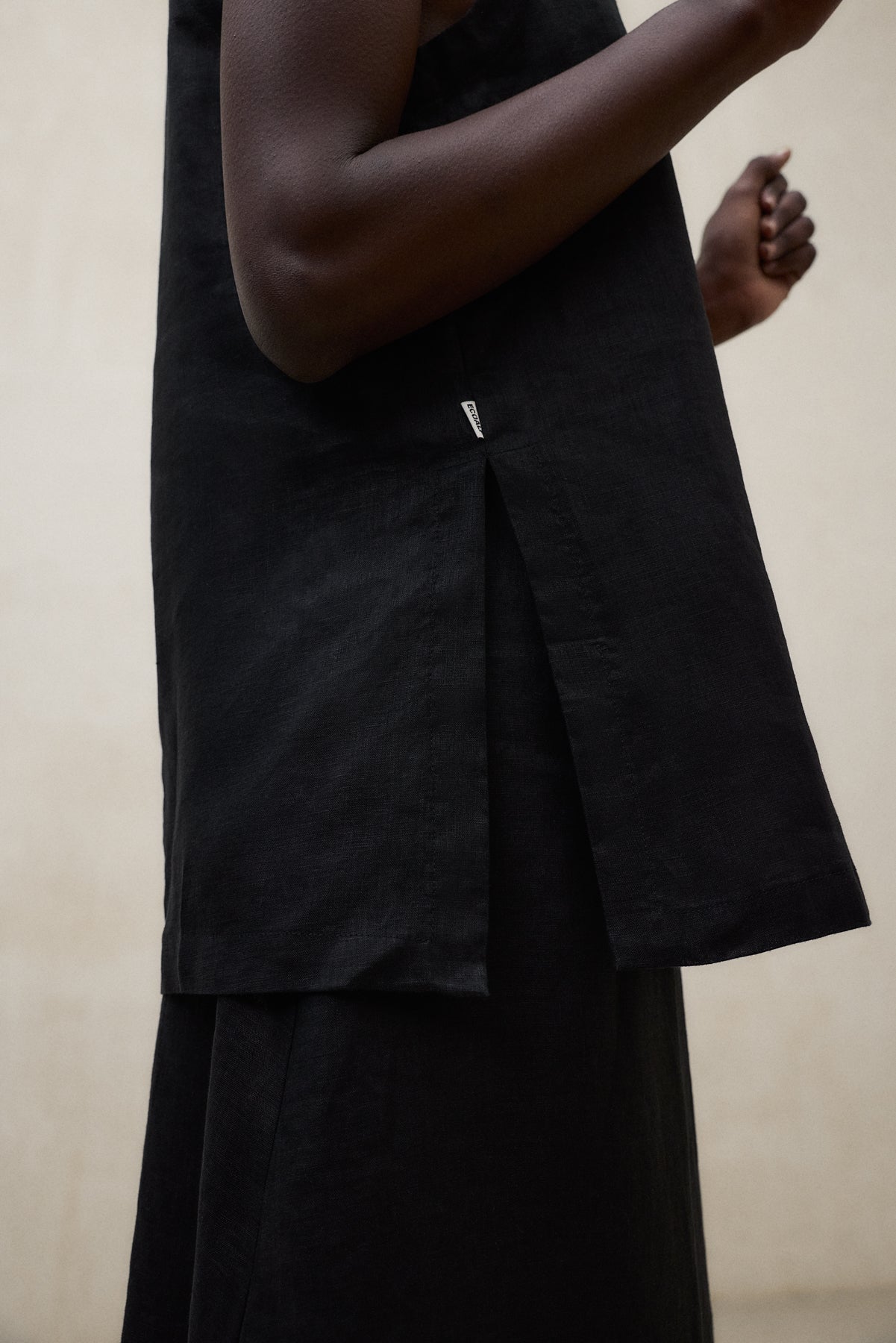 camisa-sia-negra-de-lino-para-mujer-ecoalf image 5